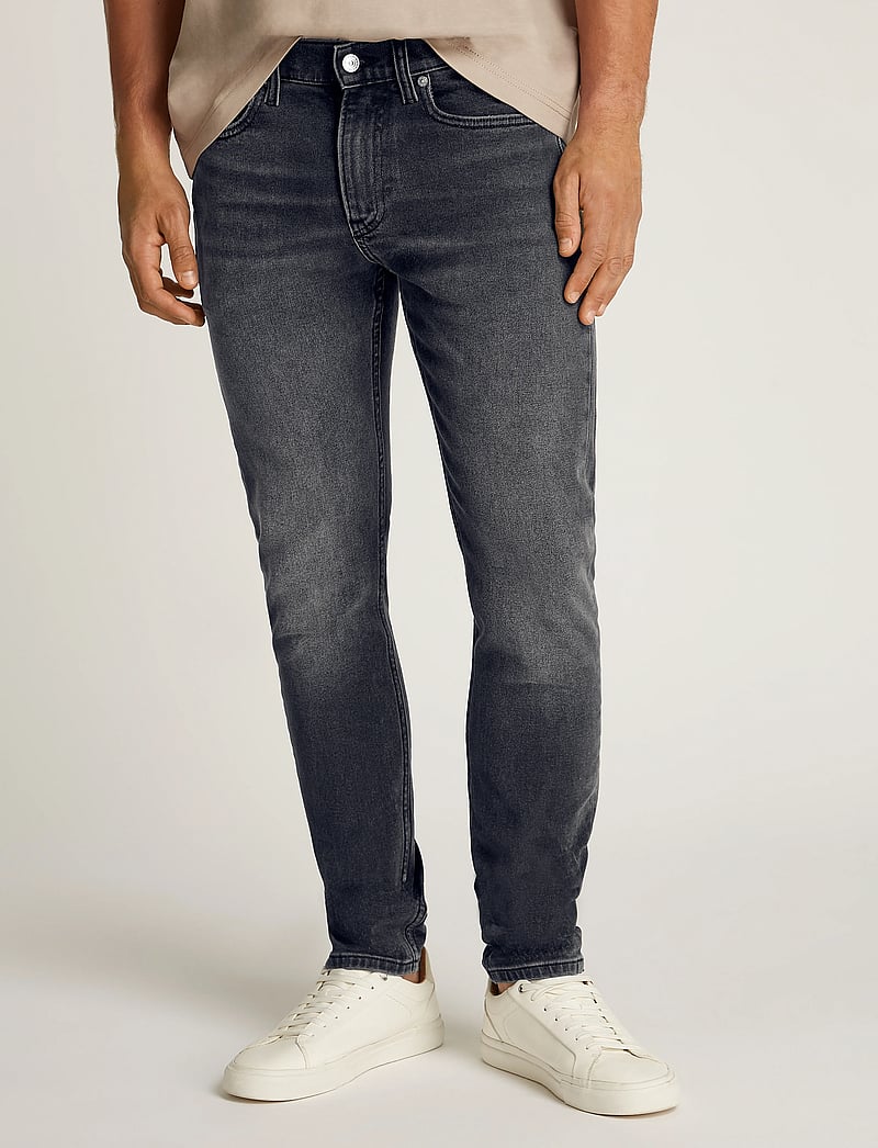 Calvin Klein Jeans - SLIM TAPER - slim jeans - denim black - 0