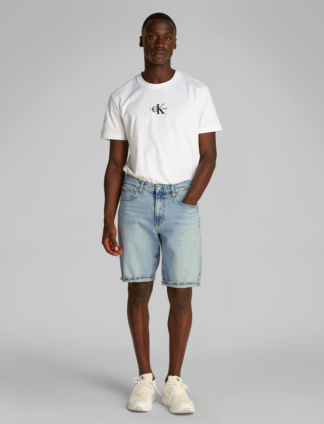 Calvin Klein Jeans - REGULAR SHORT - jorts - denim light - 0