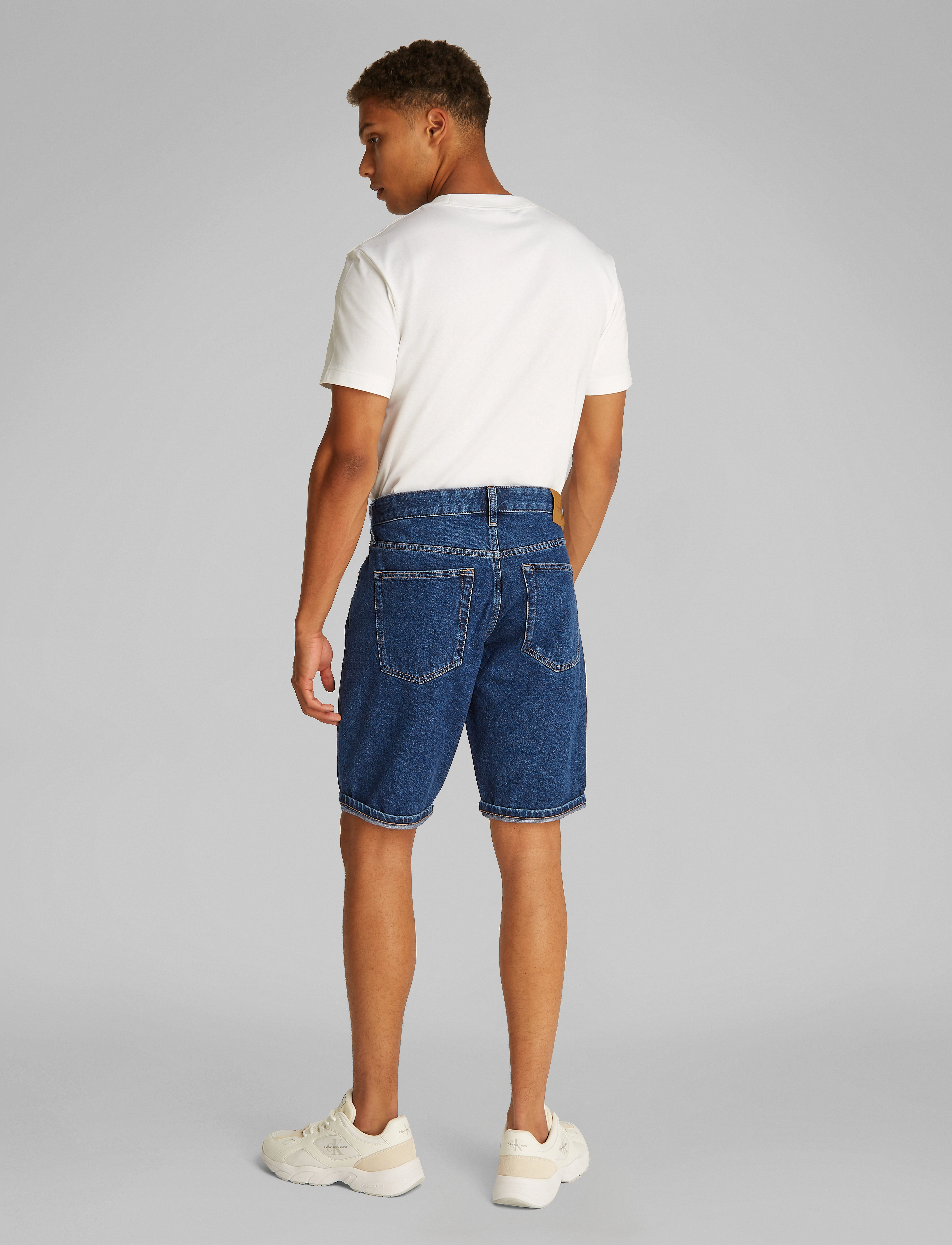 Calvin Klein Jeans - REGULAR SHORT - lühikesed teksapüksid - denim dark - 3