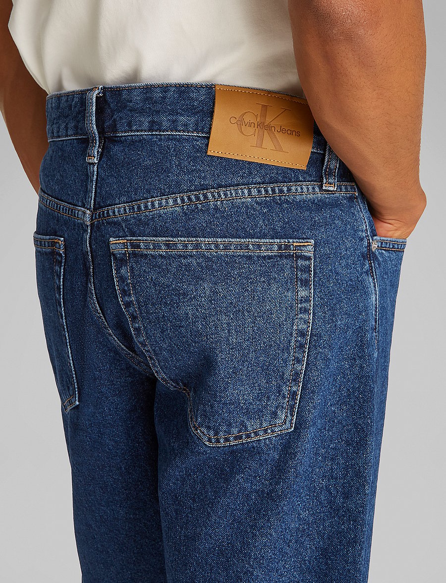 Calvin Klein Jeans - REGULAR SHORT - lühikesed teksapüksid - denim dark - 4