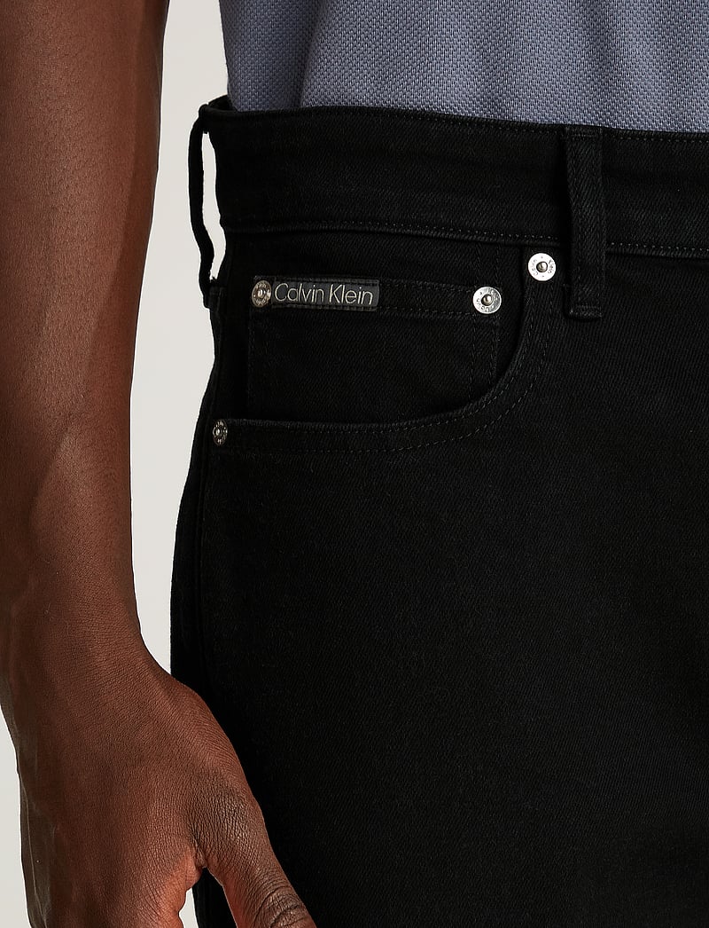 Calvin Klein Jeans - REGULAR SHORT - short en jean - denim black - 3