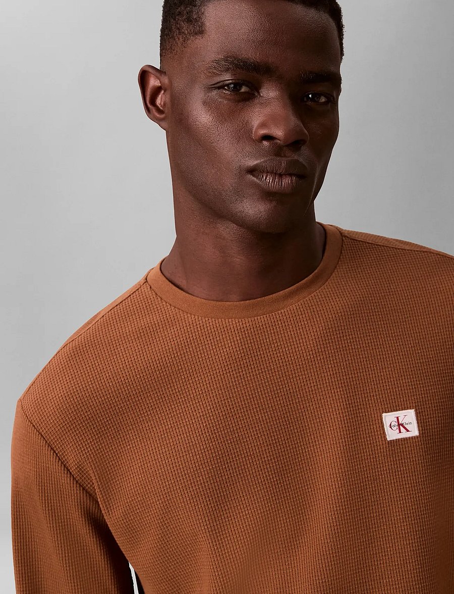 Calvin Klein Jeans - LS WAFFLE BADGE CREWNK TEE - langärmelig - bronze gold - 4