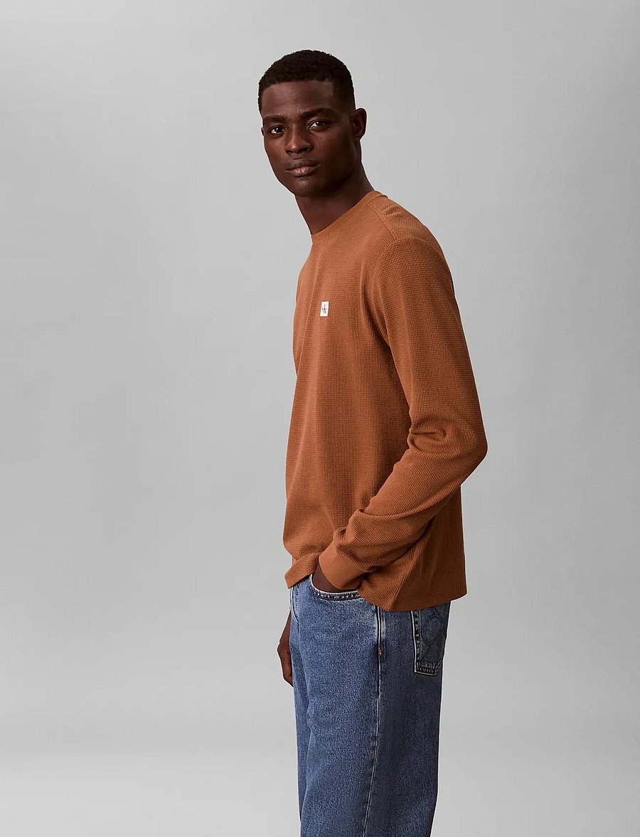 Calvin Klein Jeans - LS WAFFLE BADGE CREWNK TEE - langärmelig - bronze gold - 5