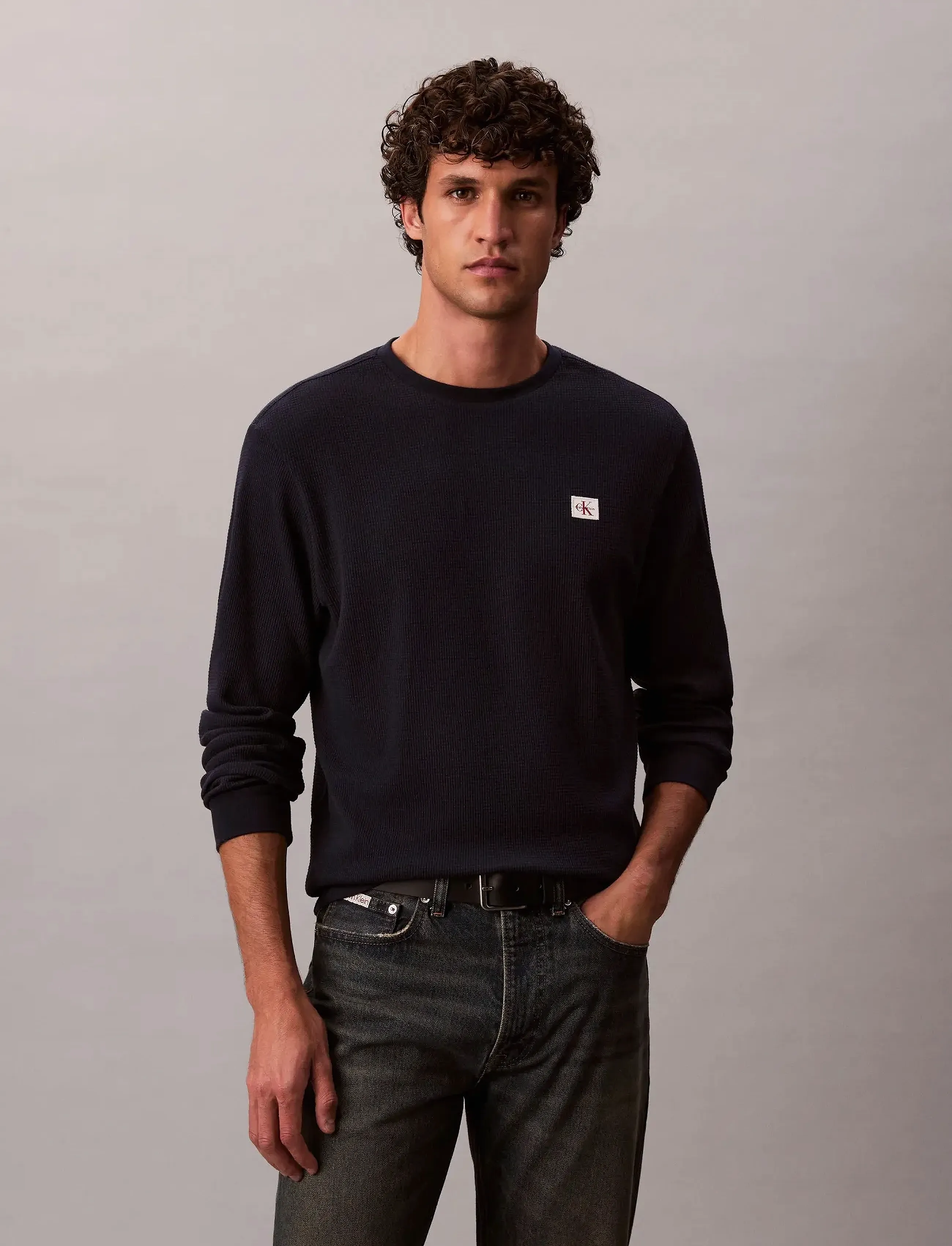 Calvin Klein Jeans LS WAFFLE BADGE CREWNK TEE - Kleidung - DARK SAPPHIRE / navy