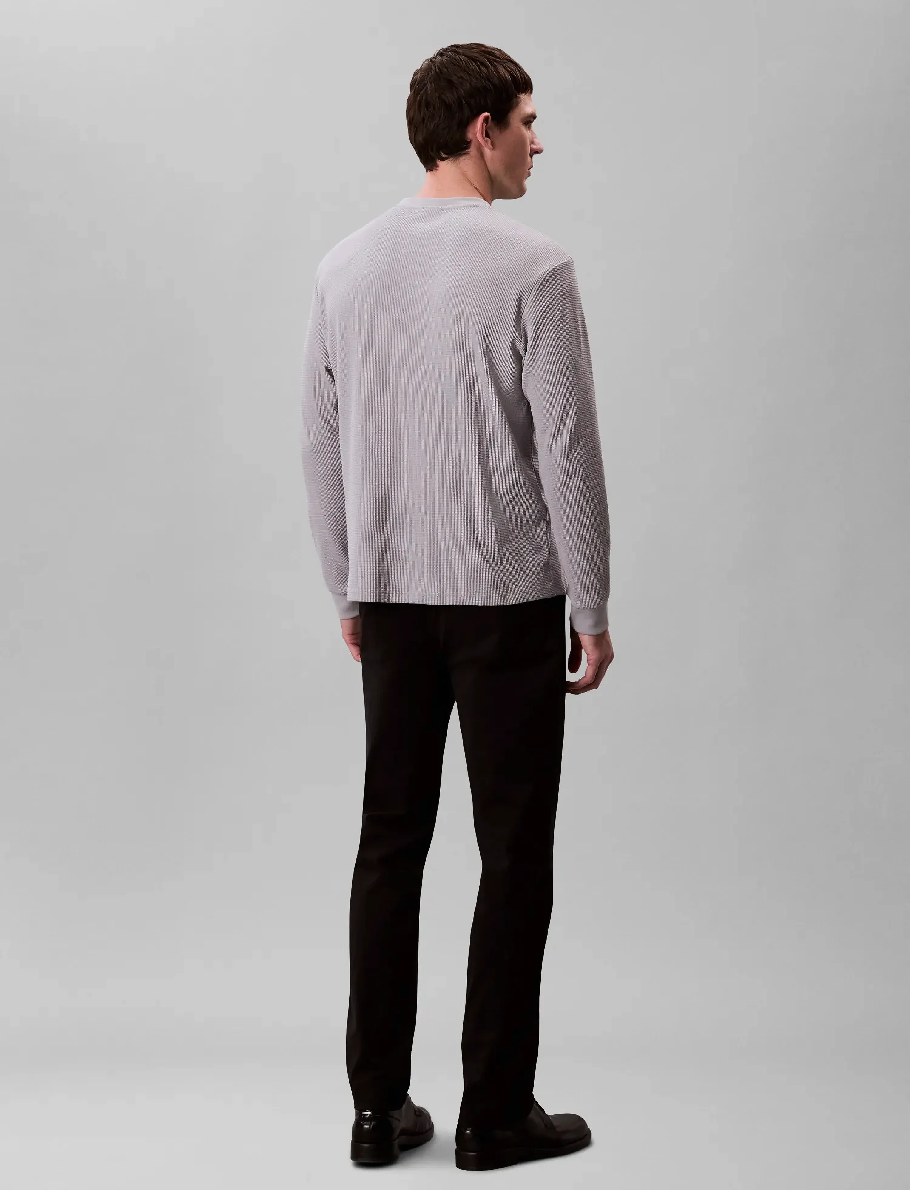 Calvin Klein Jeans - LS WAFFLE BADGE CREWNK TEE - langærmede t-shirts - formal gray - 4