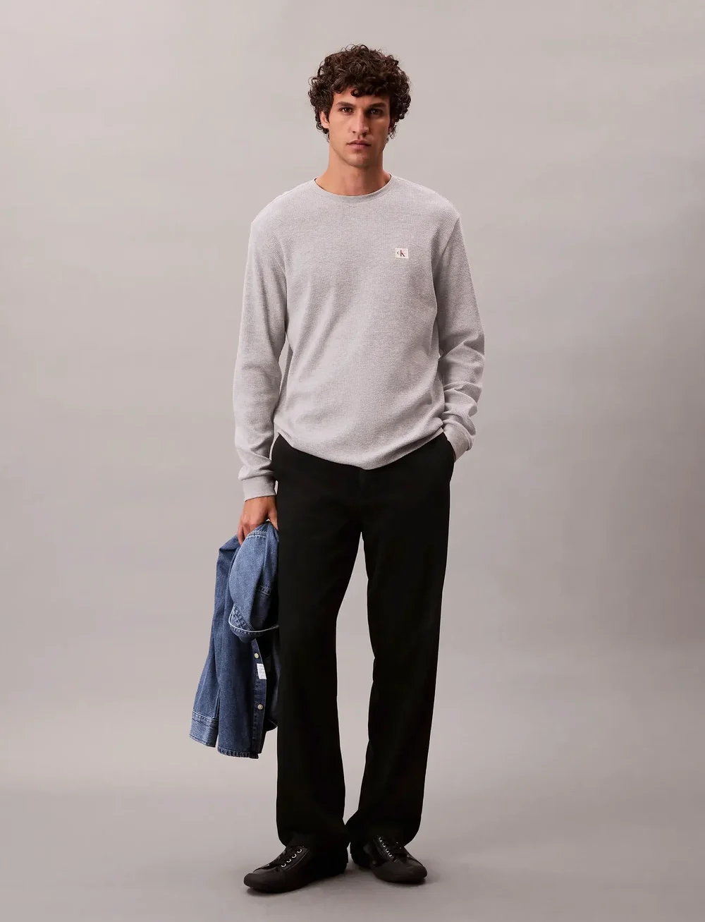 Calvin Klein Jeans - LS WAFFLE BADGE CREWNK TEE - t-shirts à manches longues - heroic grey htr - 0