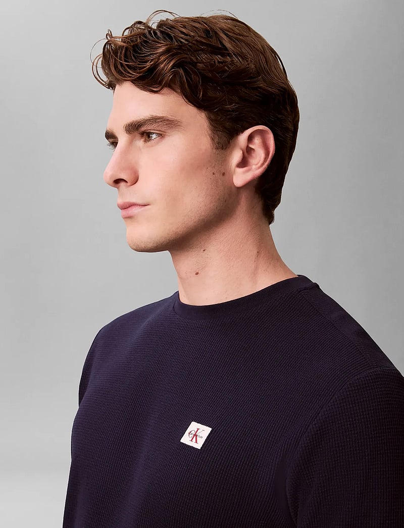 Calvin Klein Jeans - LS WAFFLE BADGE CREWNK TEE - langärmelig - maritime blue - 4