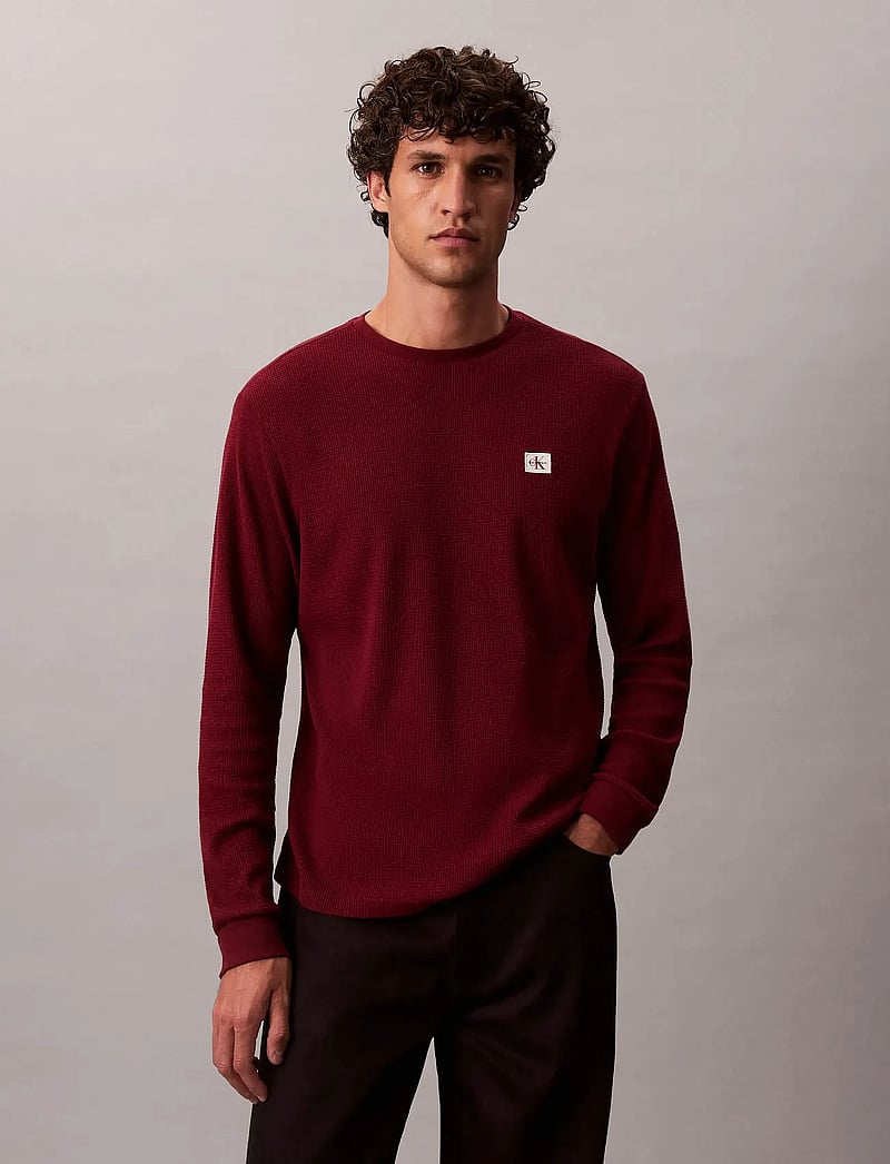 Calvin Klein Jeans - LS WAFFLE BADGE CREWNK TEE - langærmede t-shirts - renaissance red - 0