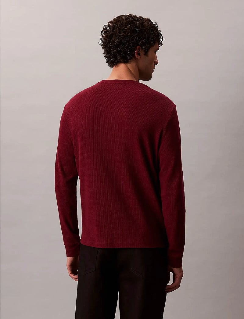 Calvin Klein Jeans - LS WAFFLE BADGE CREWNK TEE - langærmede t-shirts - renaissance red - 5
