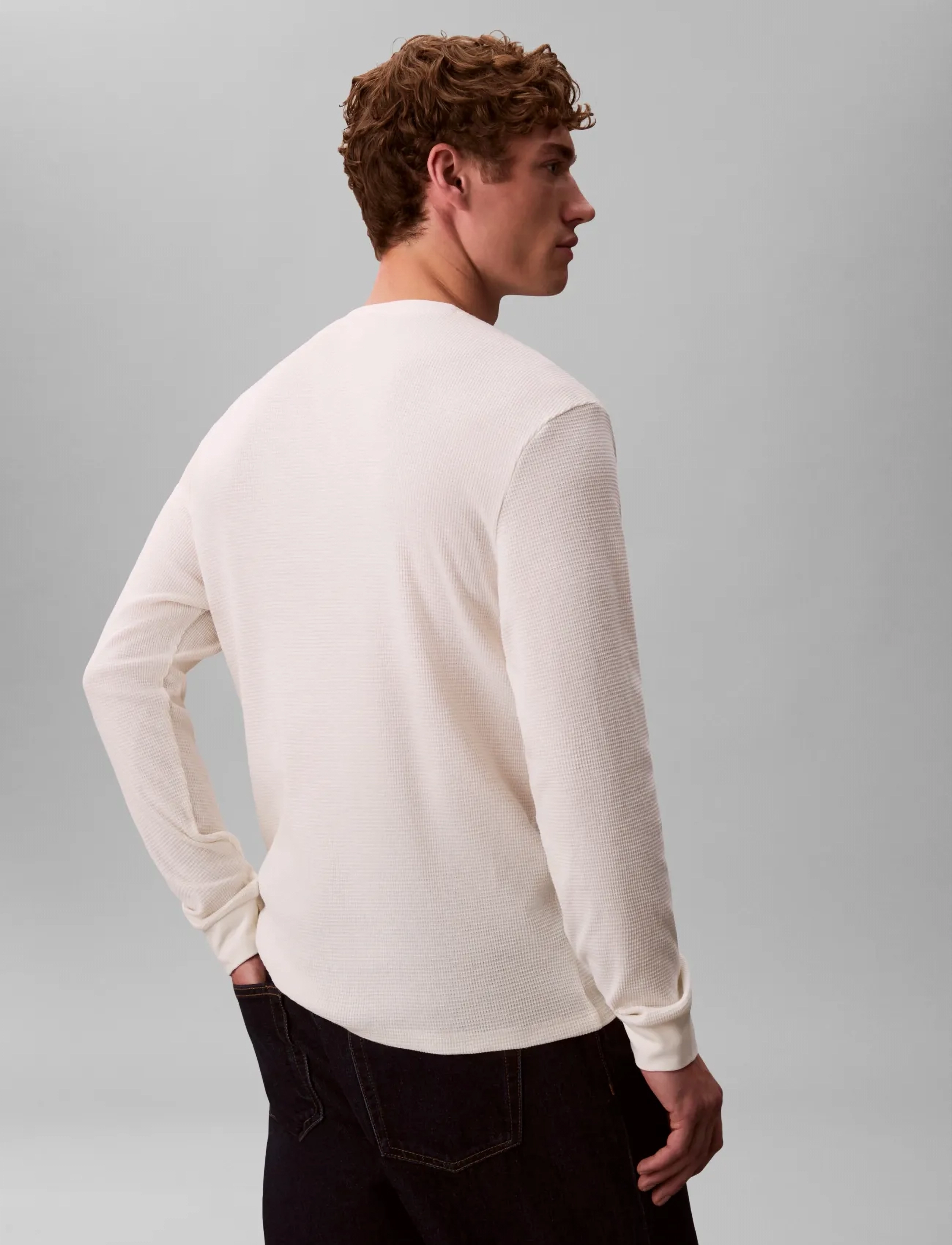 Calvin Klein Jeans - LS WAFFLE BADGE CREWNK TEE - pikkade varrukatega t-särgid - tofu - 3