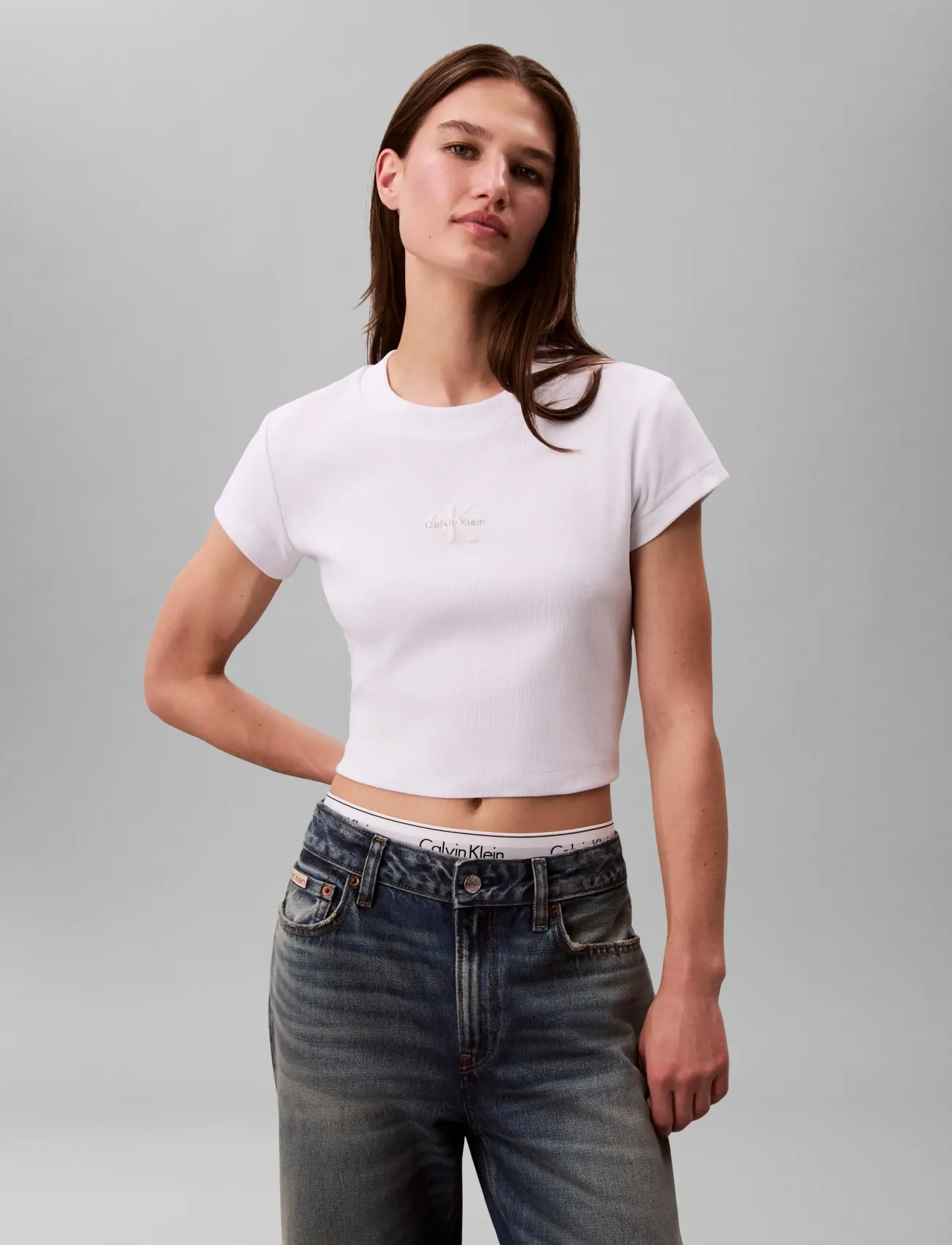 Calvin Klein Jeans - MONOLOGO BABY RIB TEE - crop tops - bright white - 4