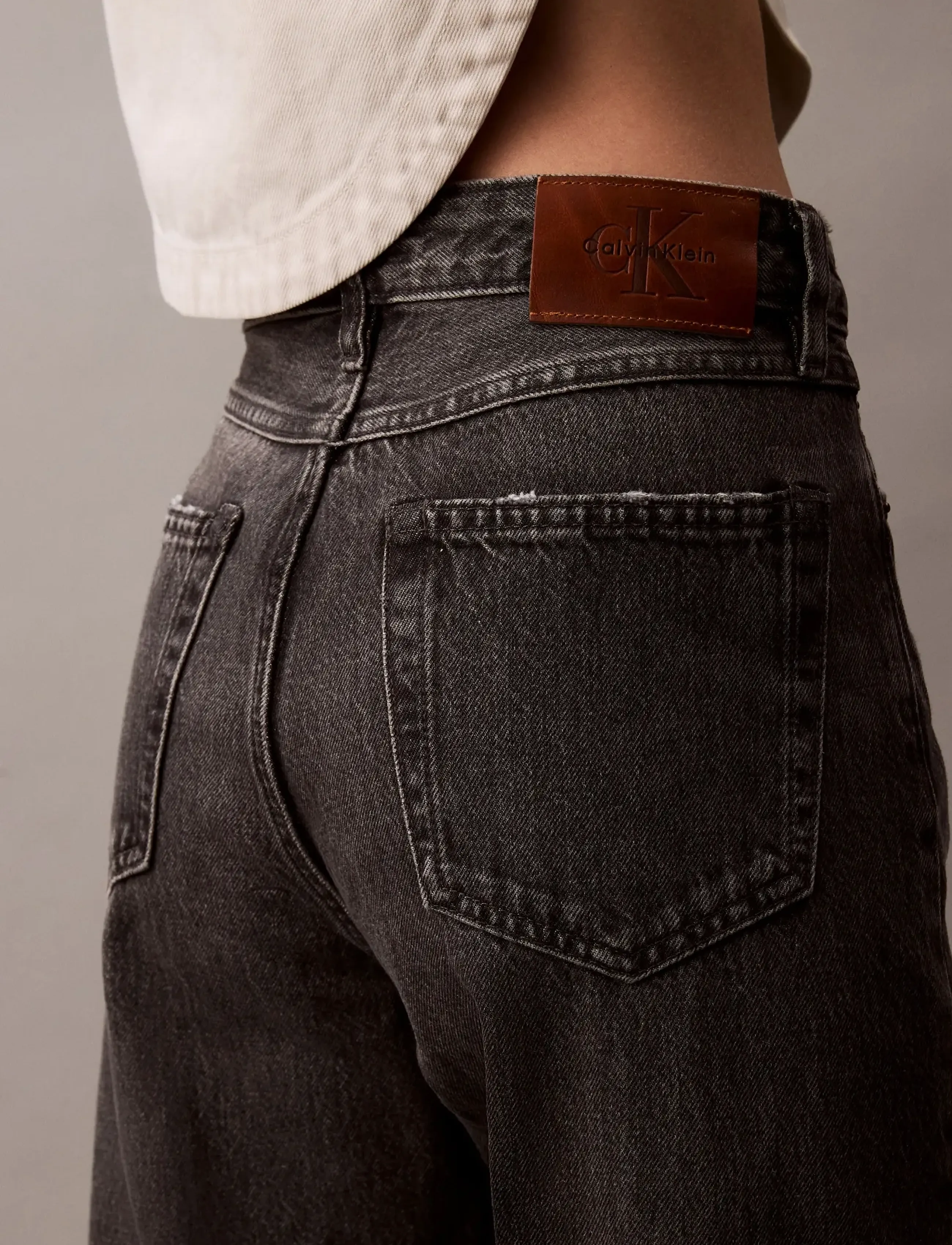 Calvin Klein Jeans Signature 90S Straight Black Fog jeans dam – bild 4