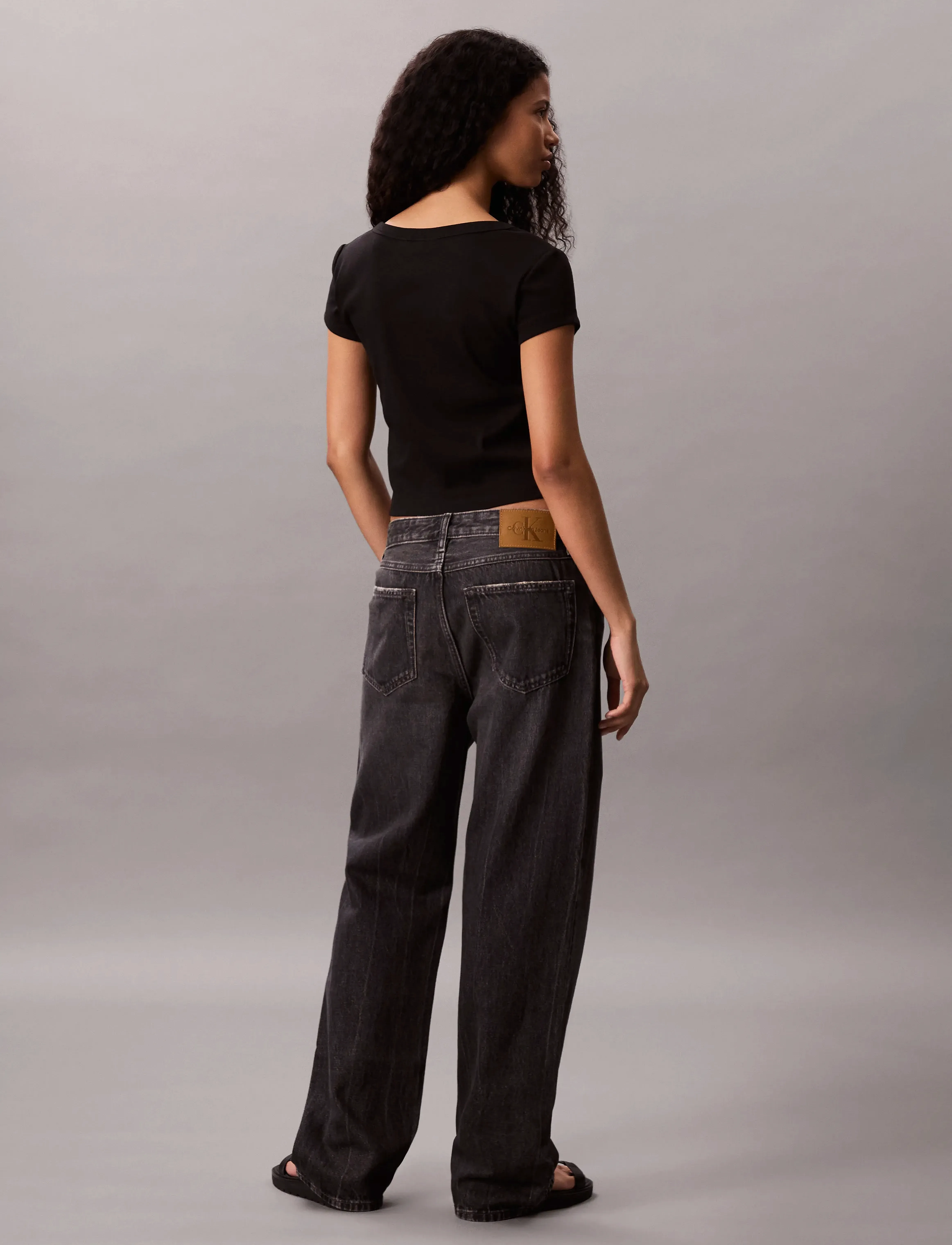Calvin Klein Jeans - A- WOVEN LABEL 2X2 RIB BABY TEE - crop topit - black - 4