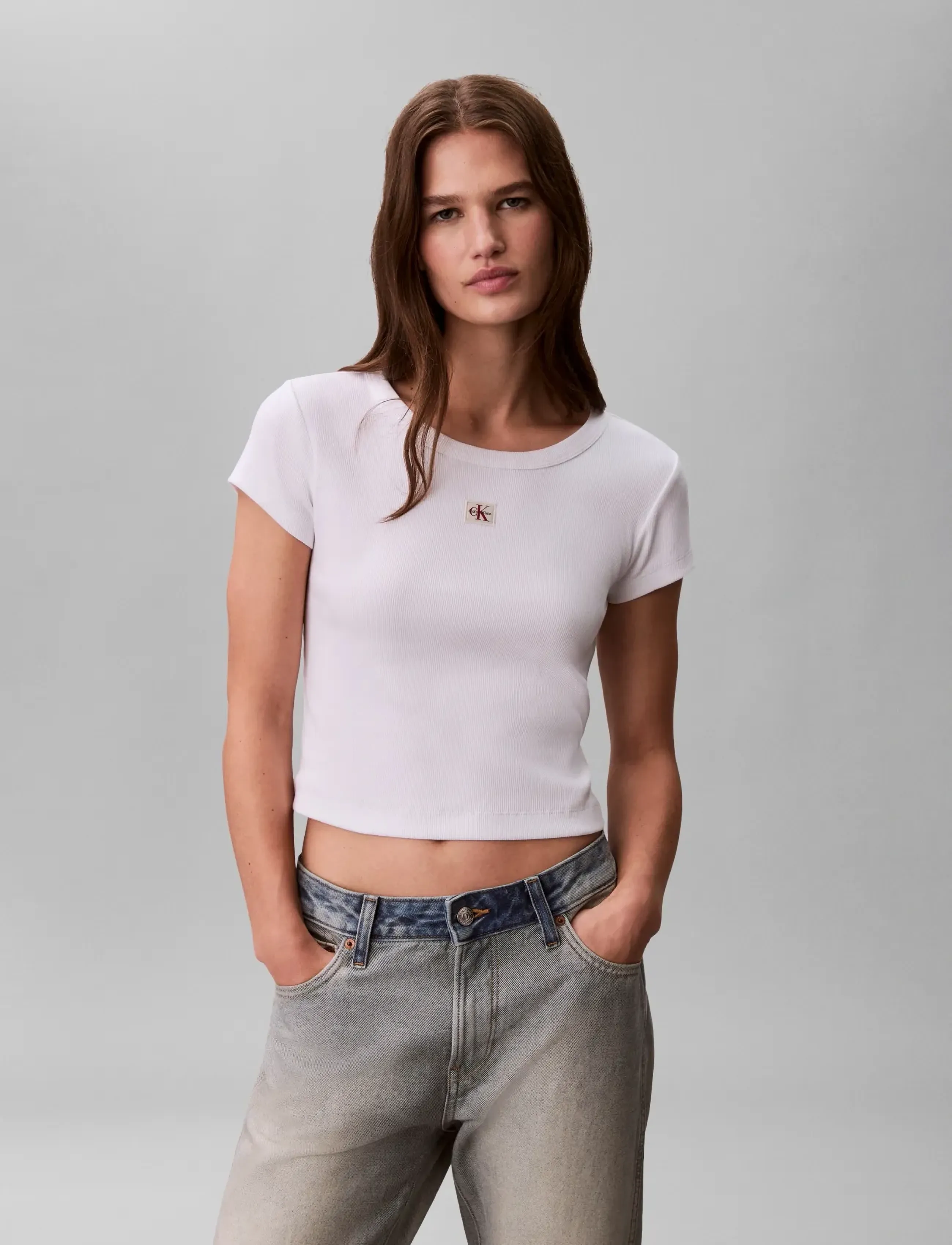 Calvin Klein Jeans - SS HERITAGE LABEL BABY TEE - crop tops - bright white - 3