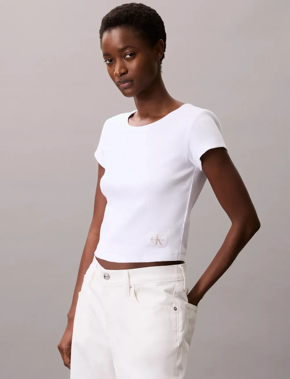 Calvin Klein Jeans - A- WOVEN LABEL 2X2 RIB BABY TEE - t-shirts - brilliant white - 0