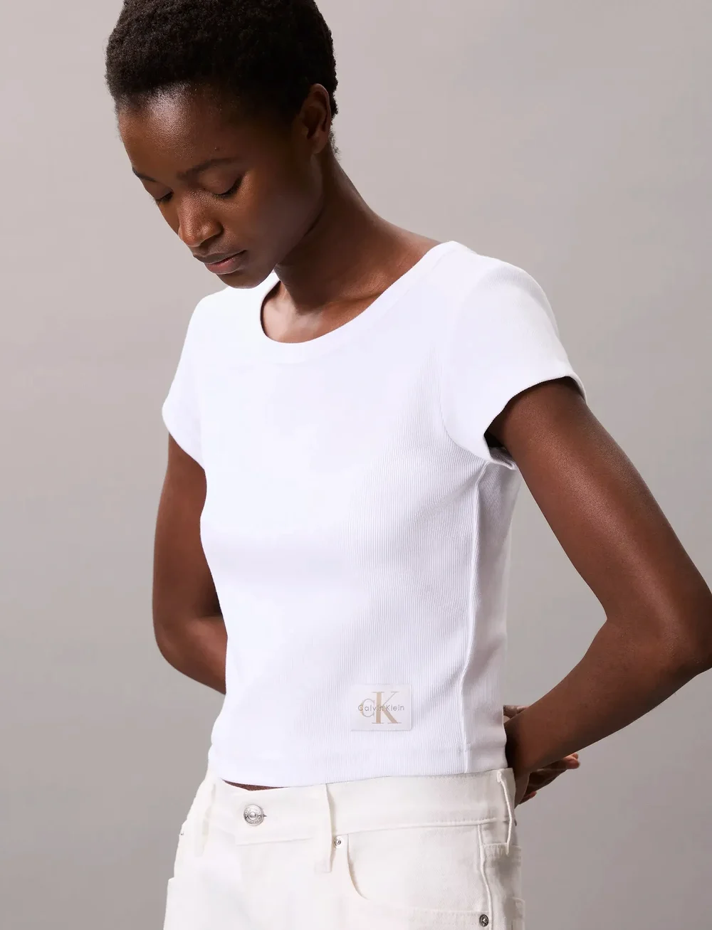 Calvin Klein Jeans - A- WOVEN LABEL 2X2 RIB BABY TEE - t-shirts - brilliant white - 5