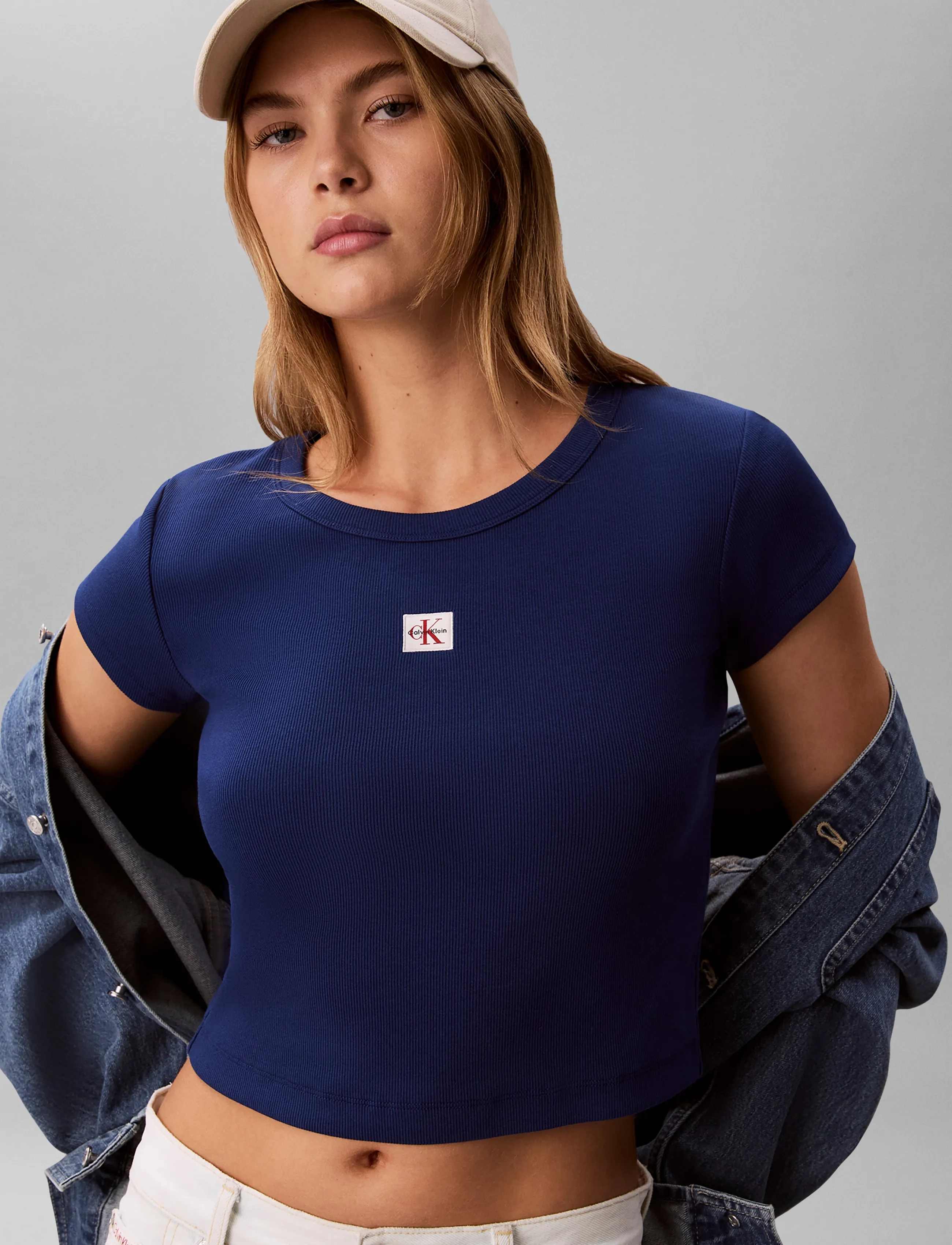 Calvin Klein Jeans - SS HERITAGE LABEL BABY TEE - crop tops - estate blue - 4