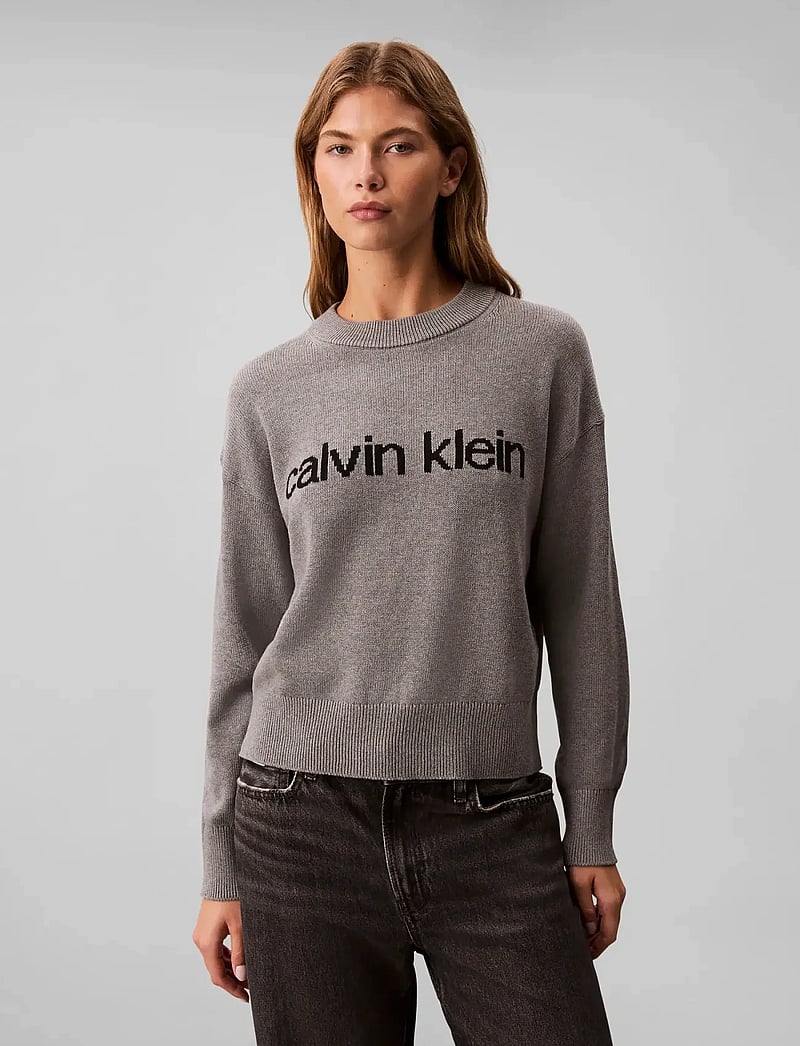 Calvin Klein Jeans - Cotton Graphic Pullover - stickade tröjor - b30 grey heather - 0