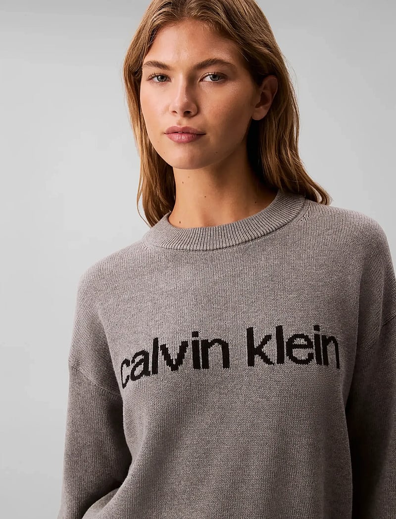 Calvin Klein Jeans - Cotton Graphic Pullover - stickade tröjor - b30 grey heather - 3