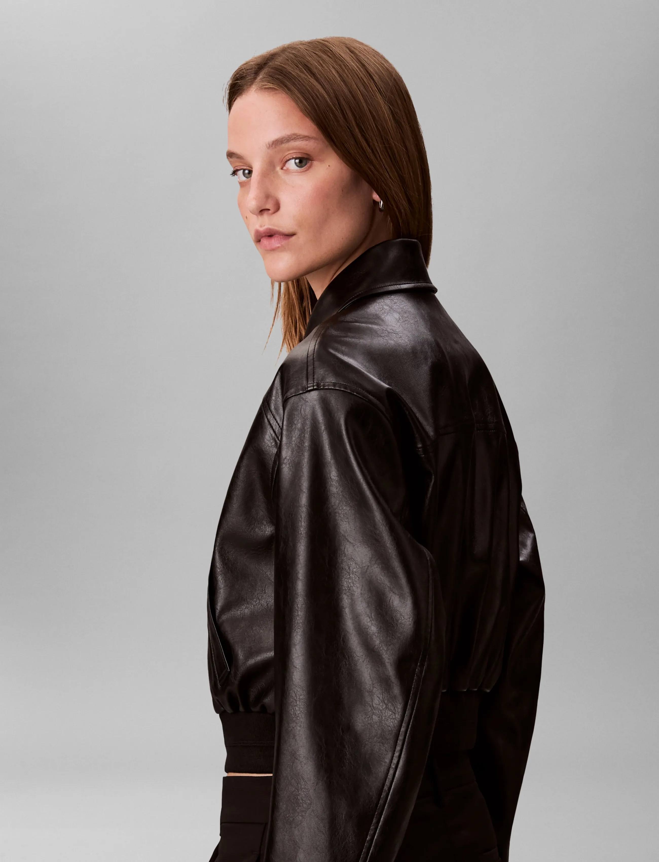 Calvin Klein Jeans - Short Faux Leather Bomber - spring jackets - black - 5