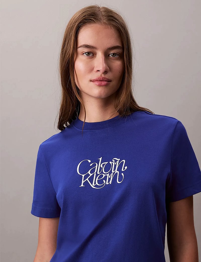 Calvin Klein Jeans - SS FITTED SCRIPT CALVIN KLEIN TE - t-shirts - cobalt - 2