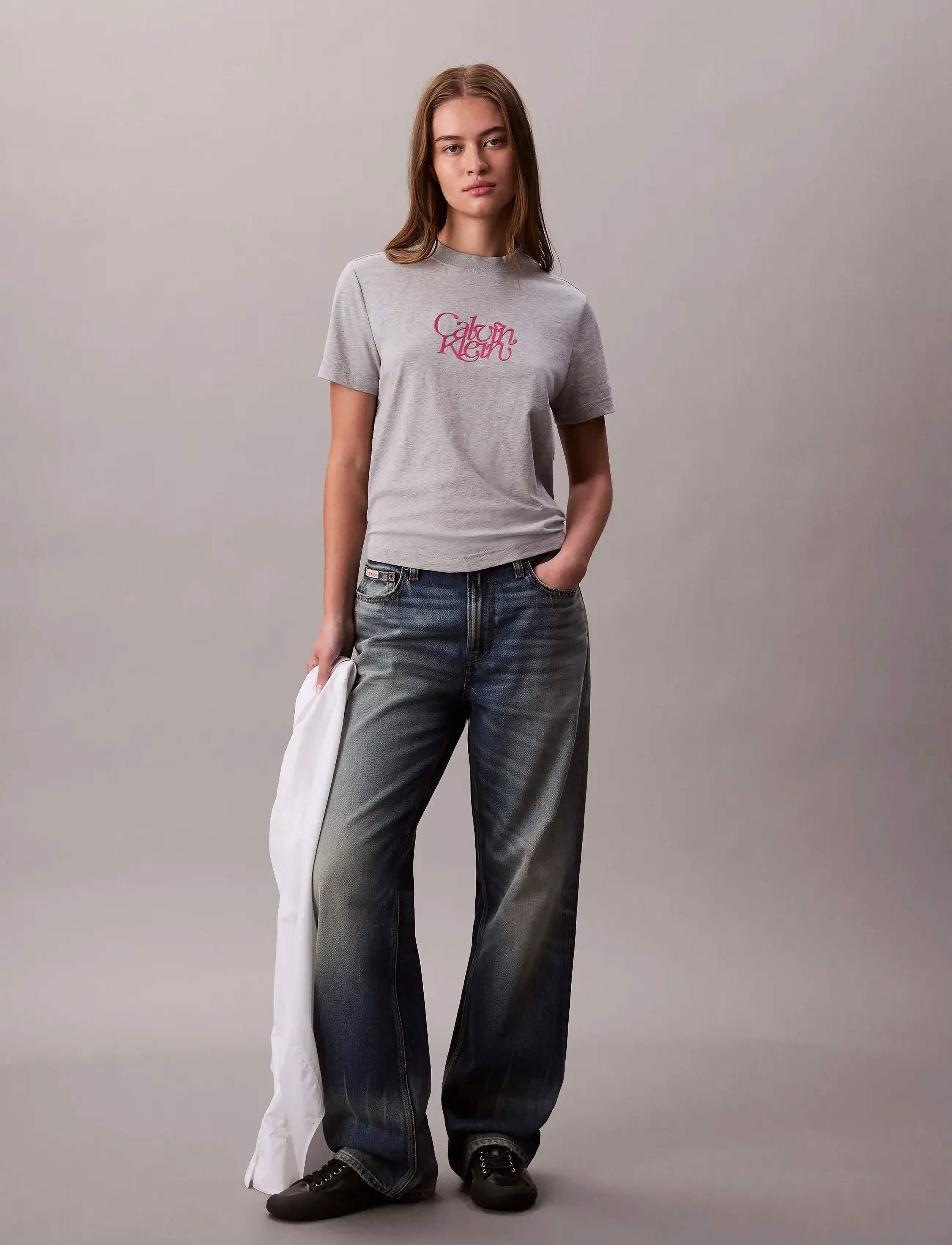Calvin Klein Jeans - SS FITTED SCRIPT CALVIN KLEIN TE - t-shirts - history grey heather - 3
