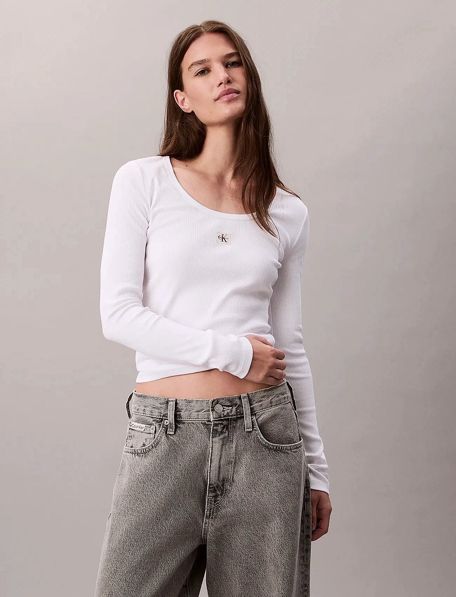 Calvin Klein Jeans - LS WOVEN LABEL 2X2 BABY RIB SCOO - langærmede toppe - brilliant white - 0