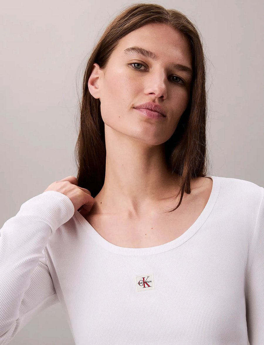 Calvin Klein Jeans - LS WOVEN LABEL 2X2 BABY RIB SCOO - langærmede toppe - brilliant white - 3
