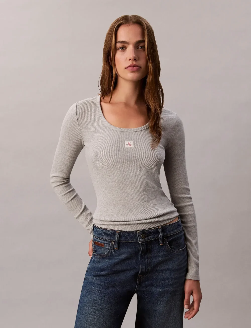 Calvin Klein Jeans - LS WOVEN LABEL 2X2 RIB SCOOP NEC - langærmede toppe - history grey heather - 0