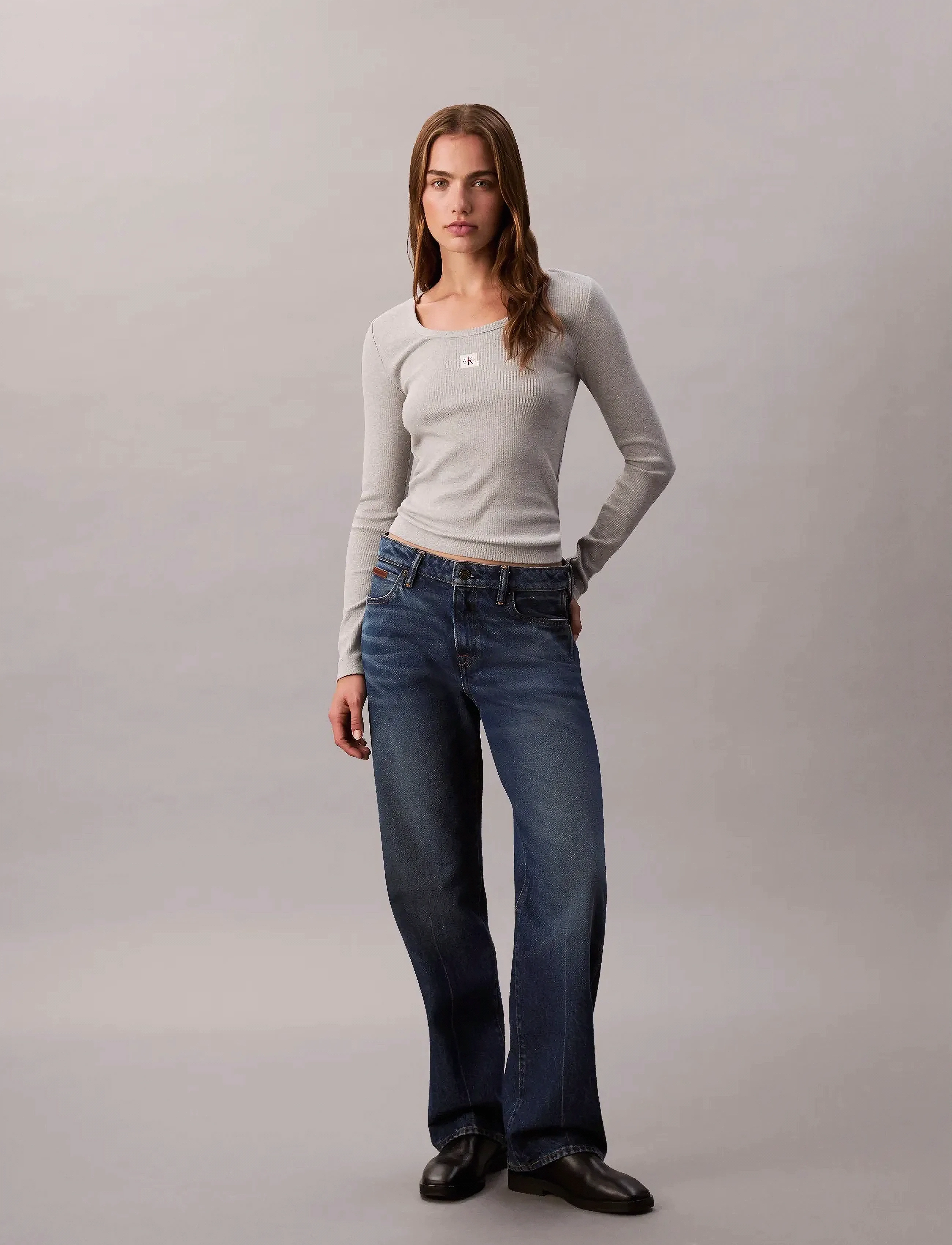 Calvin Klein Jeans - LS WOVEN LABEL 2X2 BABY RIB SCOO - langærmede toppe - history grey heather - 3
