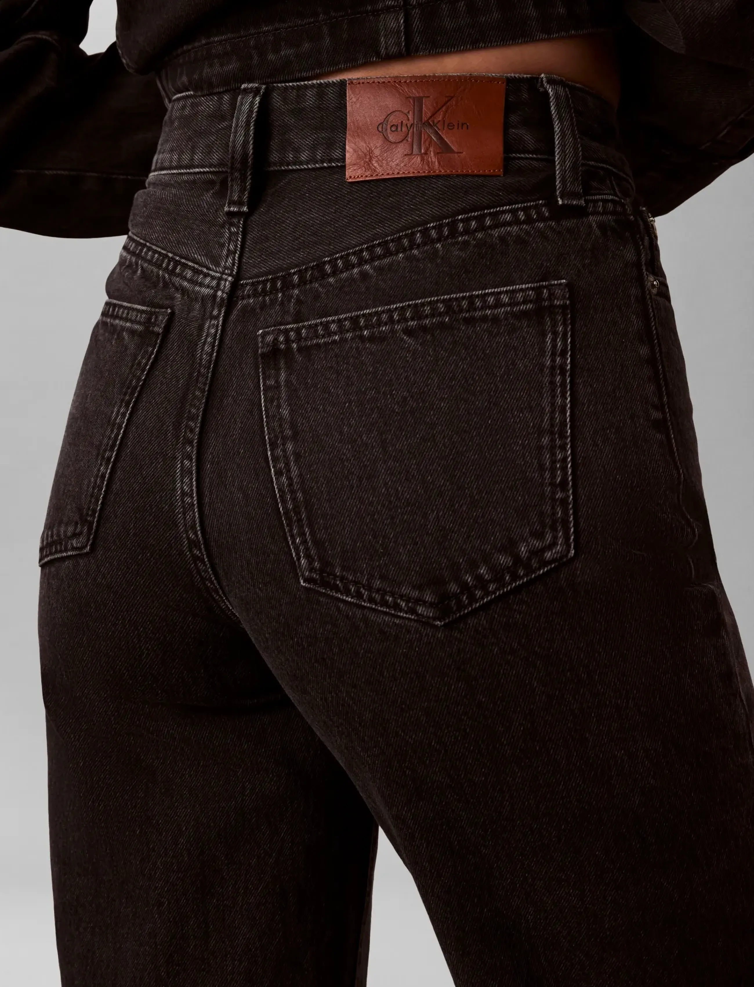 Calvin Klein Jeans Eu Barrel Jean Ck Essential Blac jeans dam – bild 3