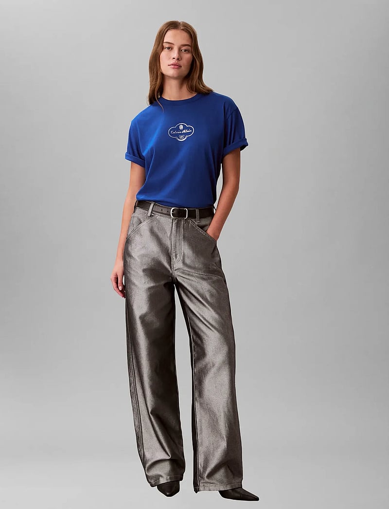 Calvin Klein Jeans - SS BOXY COCTAIL LOGO TEE - t-shirts - admiral blue - 0