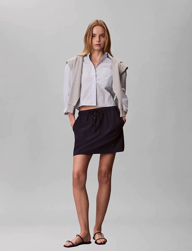 Calvin Klein Jeans - YARNDYE COTTON POPLIN CROPPED SH - pikkade varrukatega särgid - breezy blue three color refined str - 2