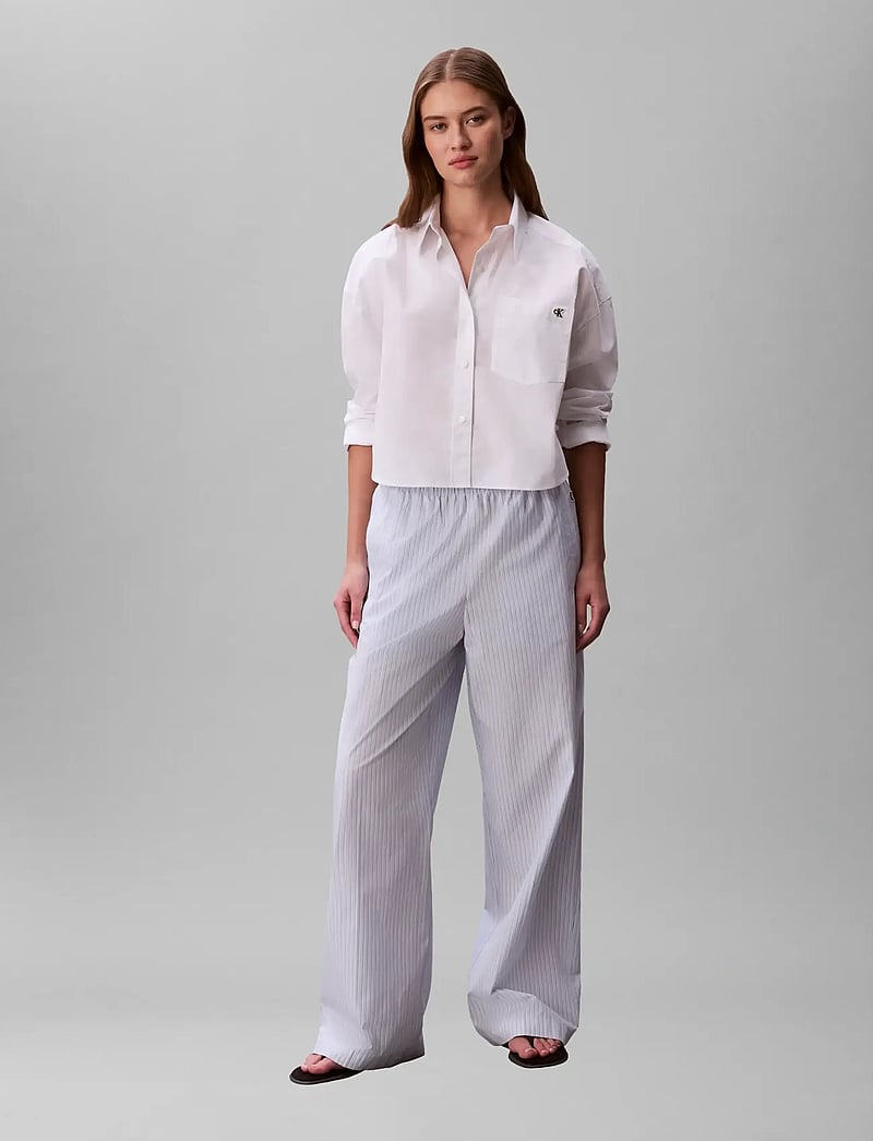 Calvin Klein Jeans - POPLIN EWAIST PULL ON PANT - YD - vida byxor - breezy blue 3 color refined stripe - 0