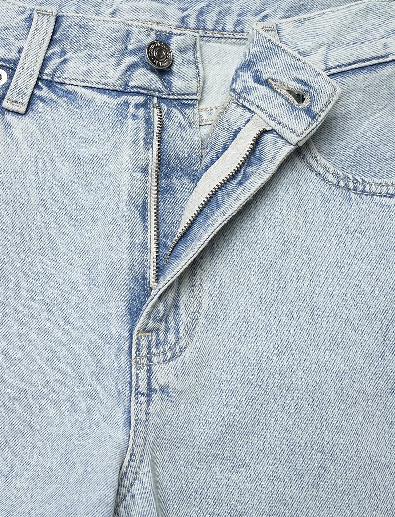 Calvin Klein Jeans - THE BERMUDA SHORT BLEACHED BLUE - lühikesed teksapüksid - bleached blue - 3