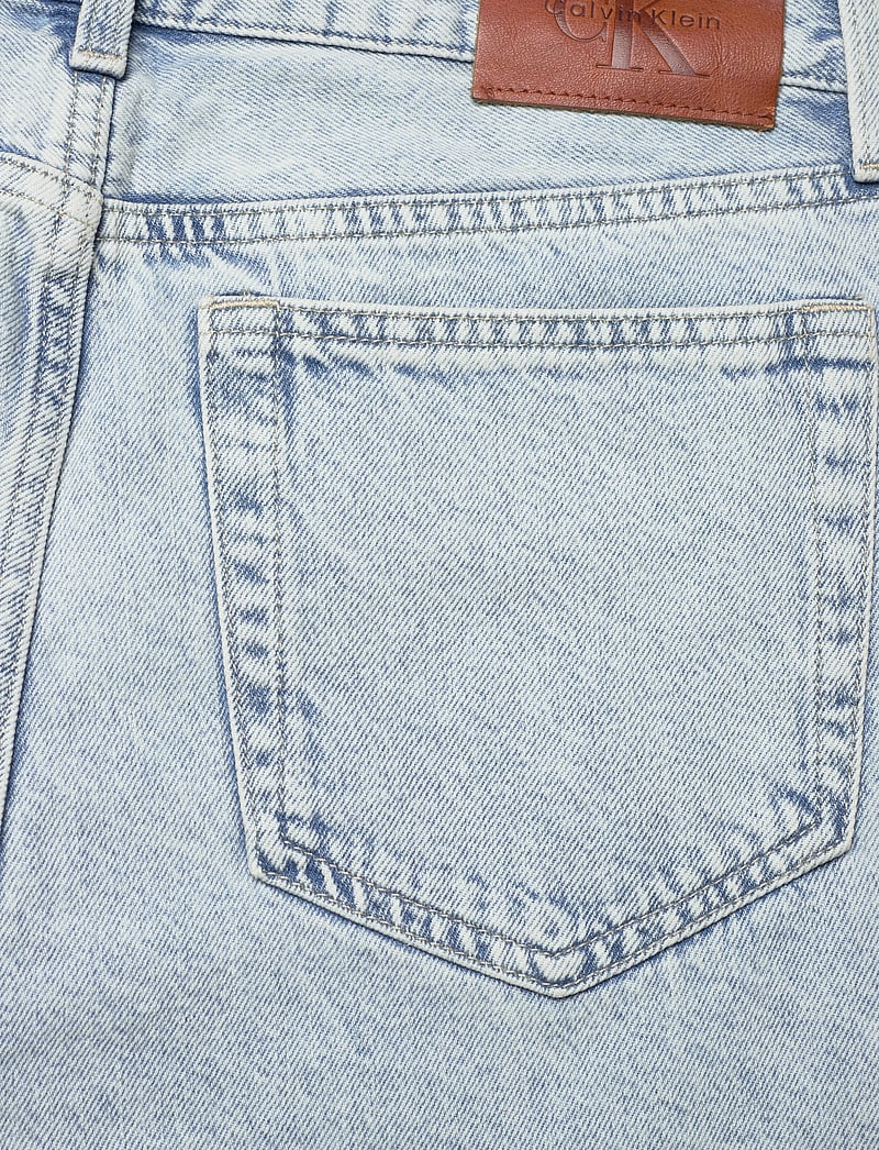 Calvin Klein Jeans - THE BERMUDA SHORT BLEACHED BLUE - lühikesed teksapüksid - bleached blue - 4