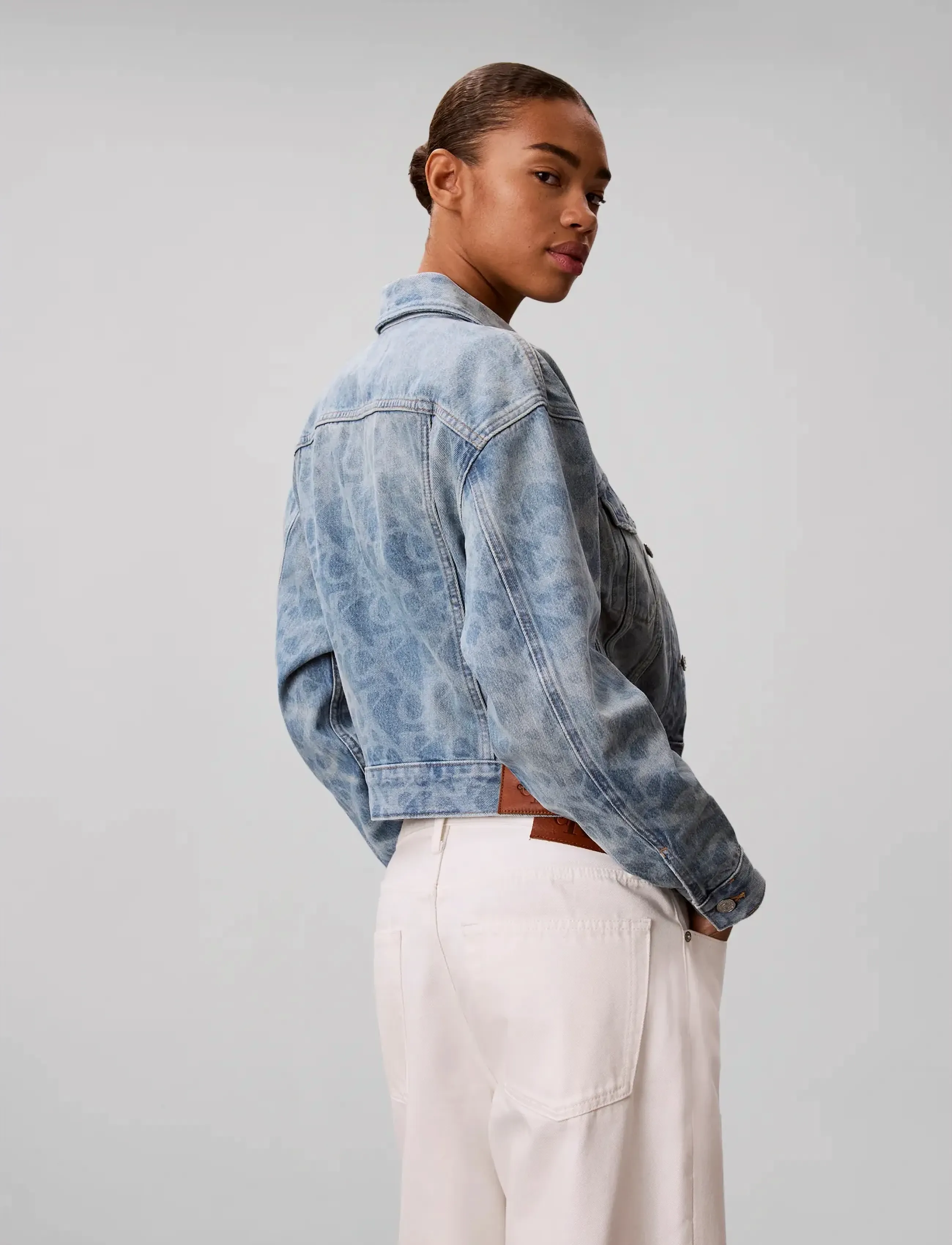 Calvin Klein Jeans - AOP 90s TRUCKER JACKET LT PLAYBI - denimjakker - lt playbill - 2