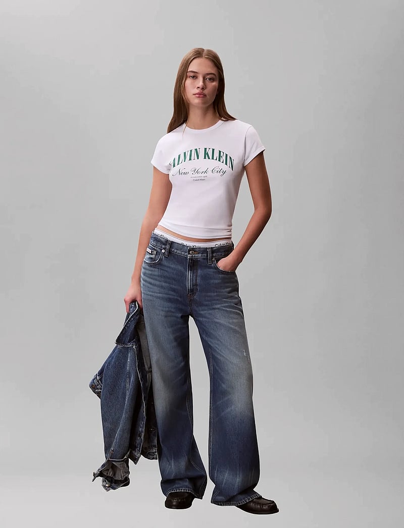 Calvin Klein Jeans - SS GRAPHIC LOGO BABY TEE - t-särgid - bright white - 0