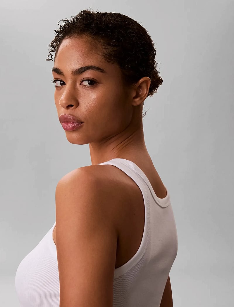 Calvin Klein Jeans - CONTOUR 2X2 RIB GRAPHIC TANK - topid ja varrukateta alussärgid - bright white - 4