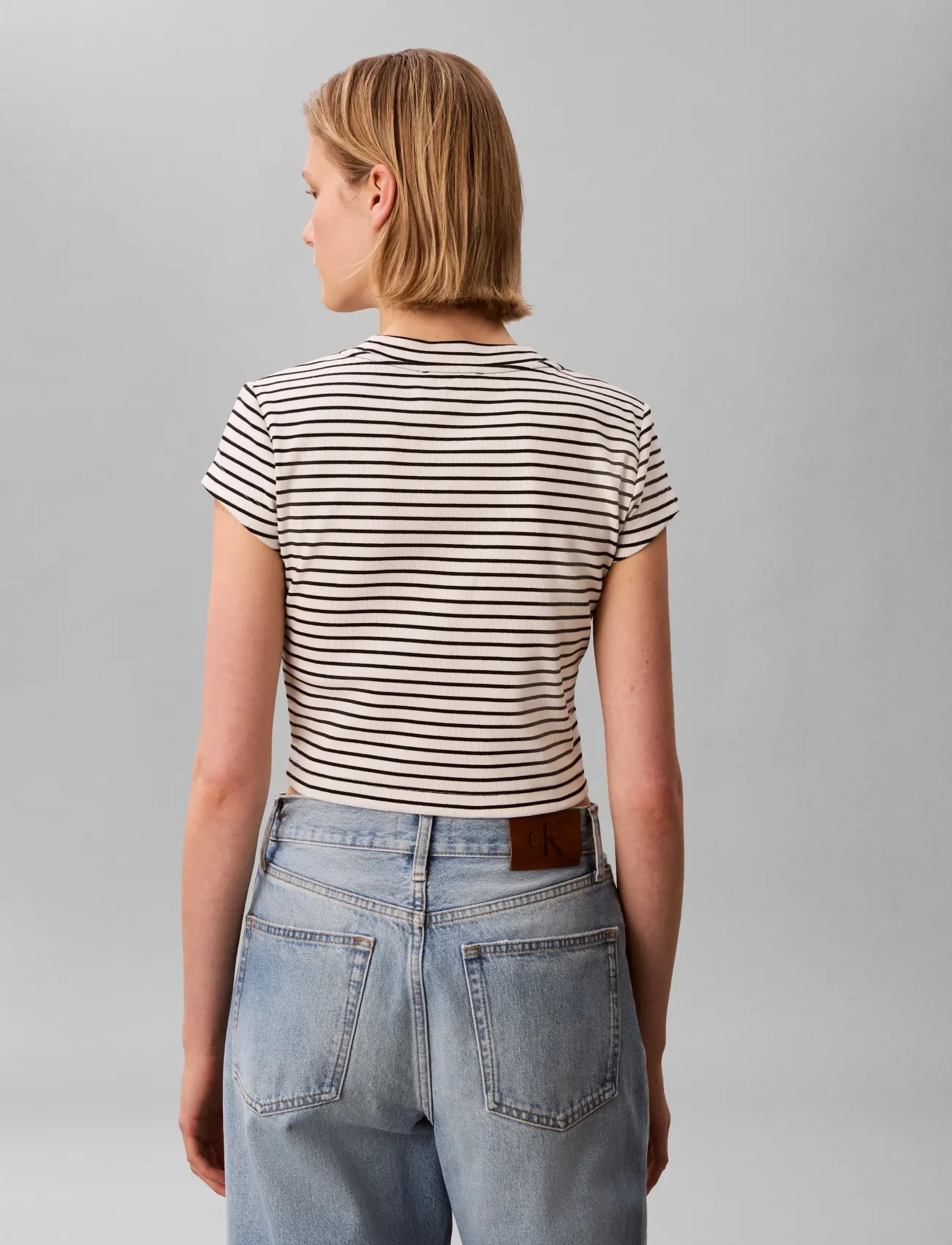Calvin Klein Jeans - STRIPED MONOLOGO BABY RIB TEE - crop tops - csw25s k004 3 black - 2