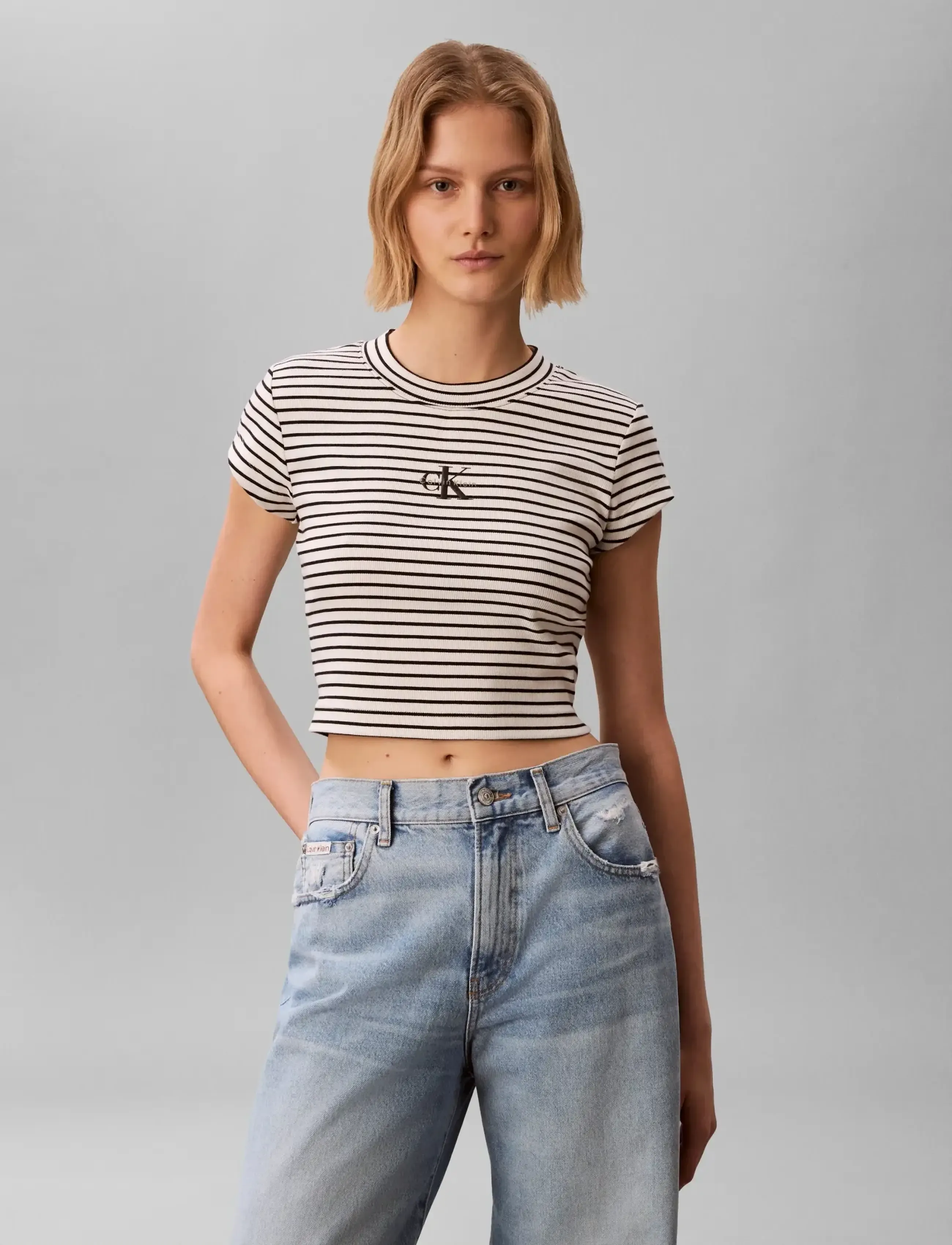 Calvin Klein Jeans - STRIPED MONOLOGO BABY RIB TEE - crop tops - csw25s k004 3 black - 3