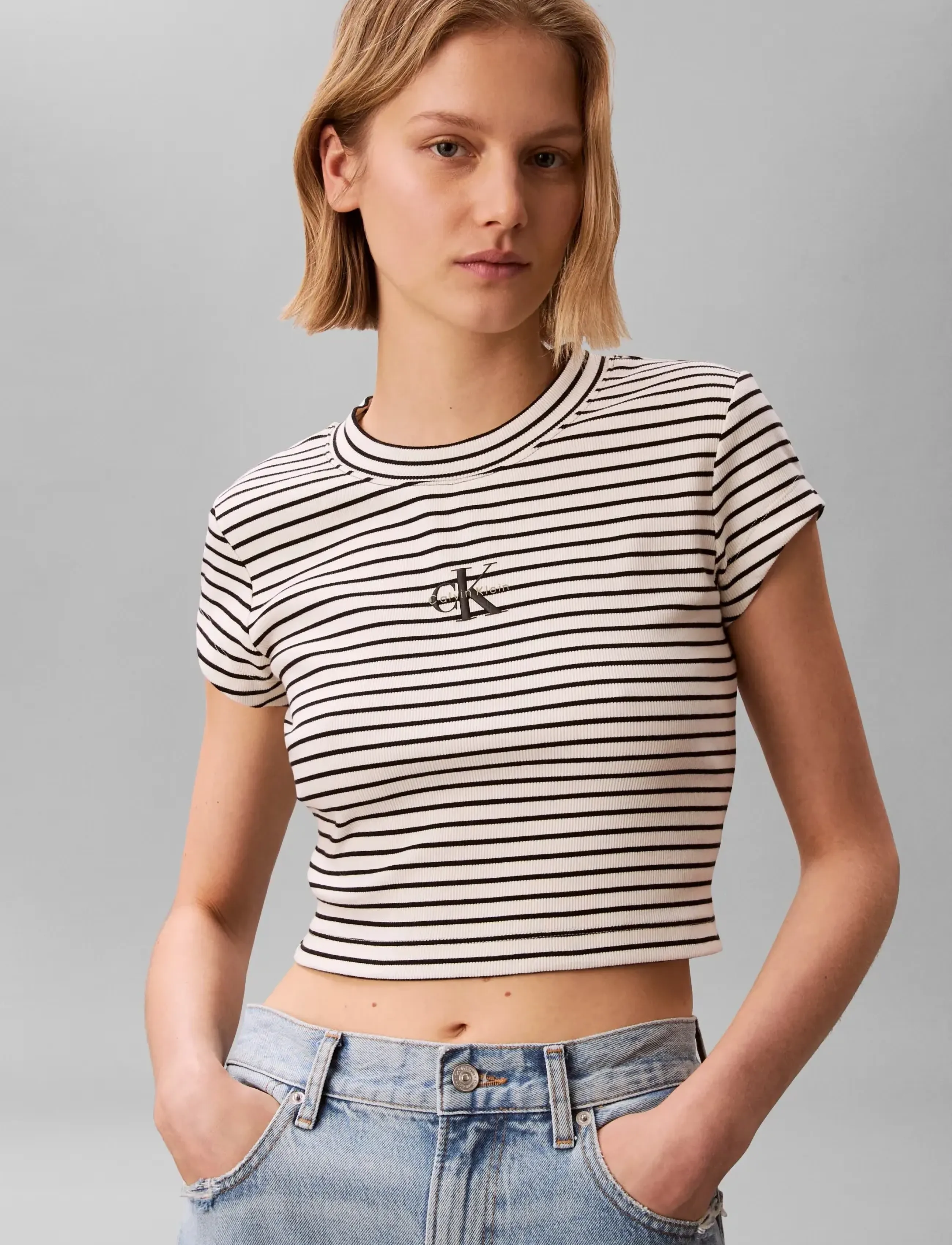 Calvin Klein Jeans - STRIPED MONOLOGO BABY RIB TEE - crop tops - csw25s k004 3 black - 4