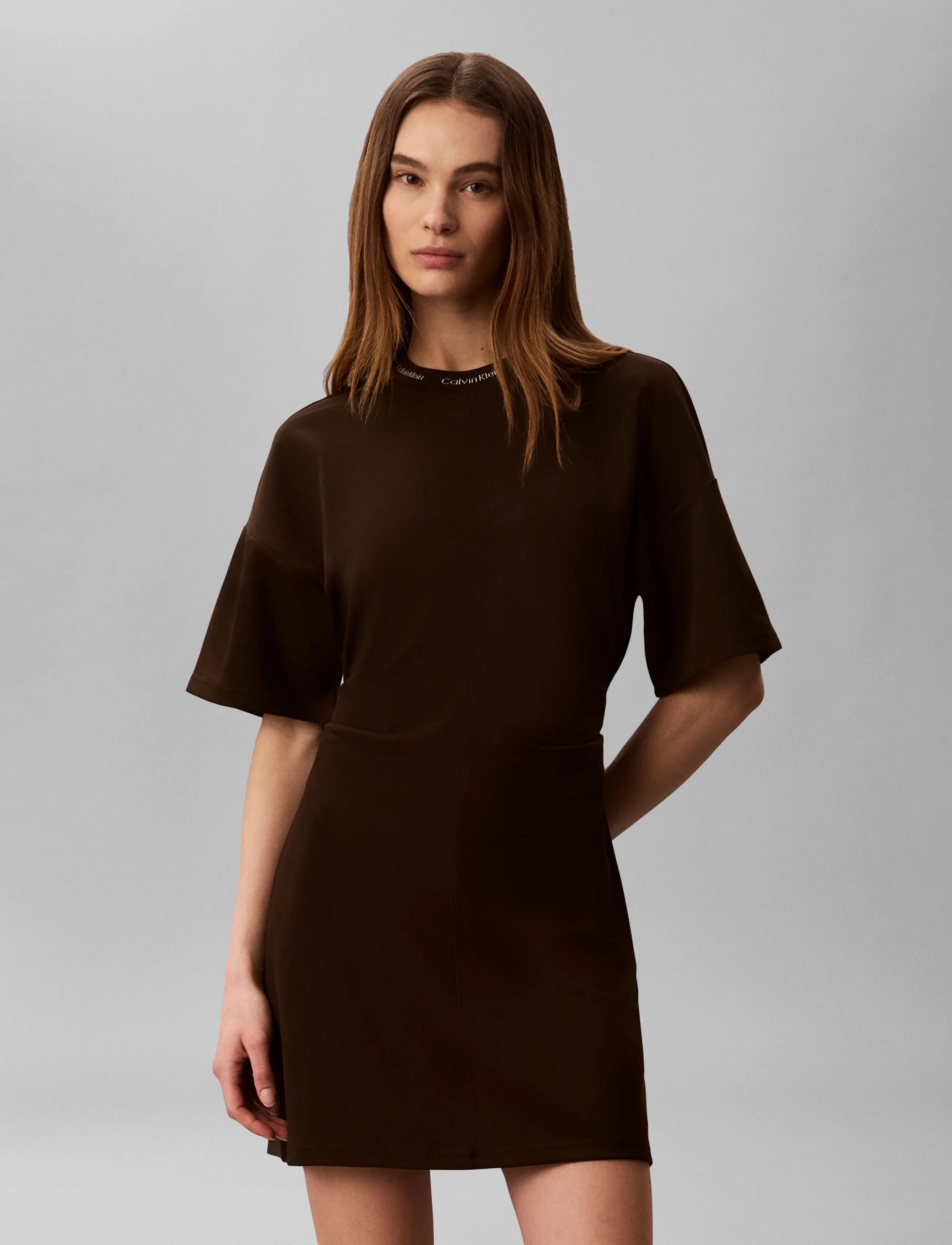 Calvin Klein Jeans SS LOGO RIB INTERLOCK T-SHIRT DR - Klänningar - DARK COFFEE / brown