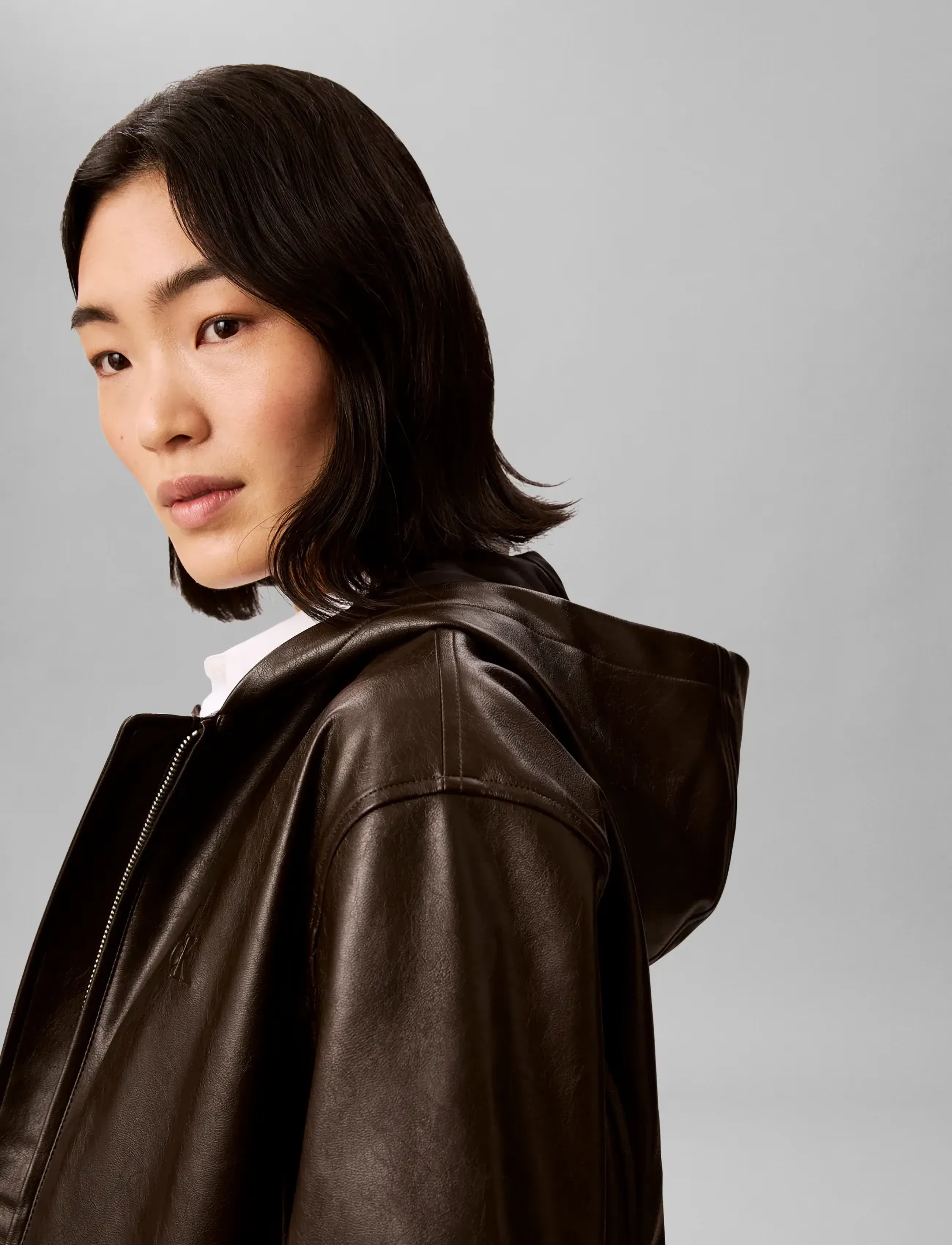 Calvin Klein Jeans - CROPPED HOODED FAUX LEATHER JACK - dark coffee - 4