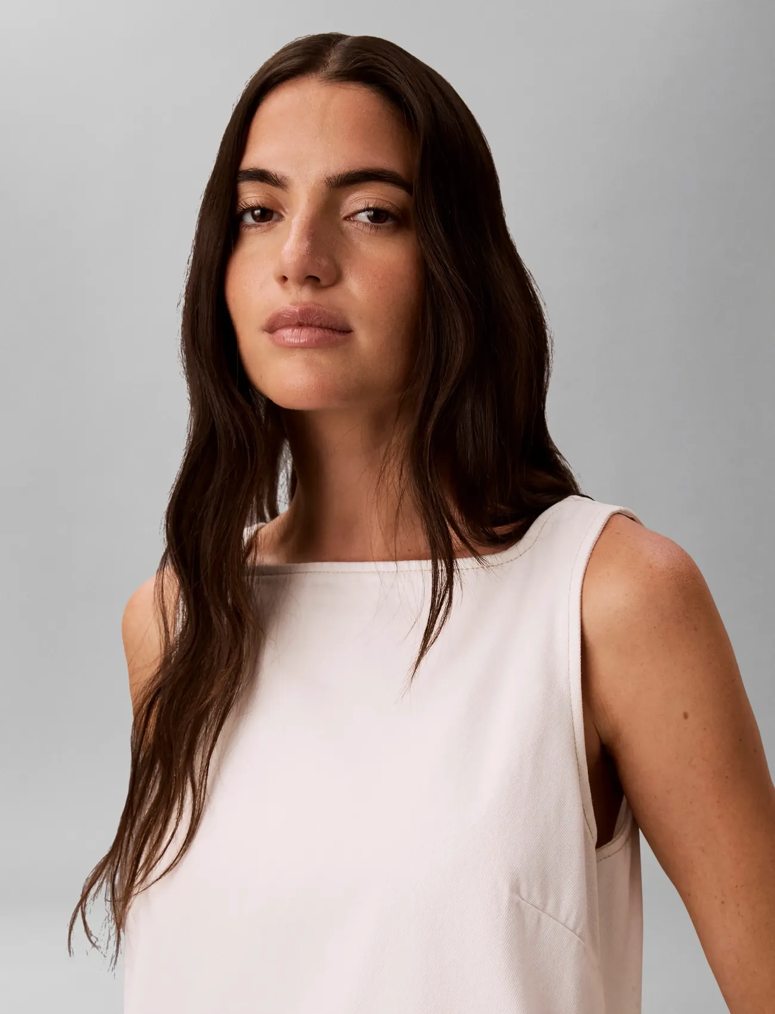 Calvin Klein Jeans - V- NECK DENIM SHIFT DRESS CHALK - denimkjoler - chalk white - 4