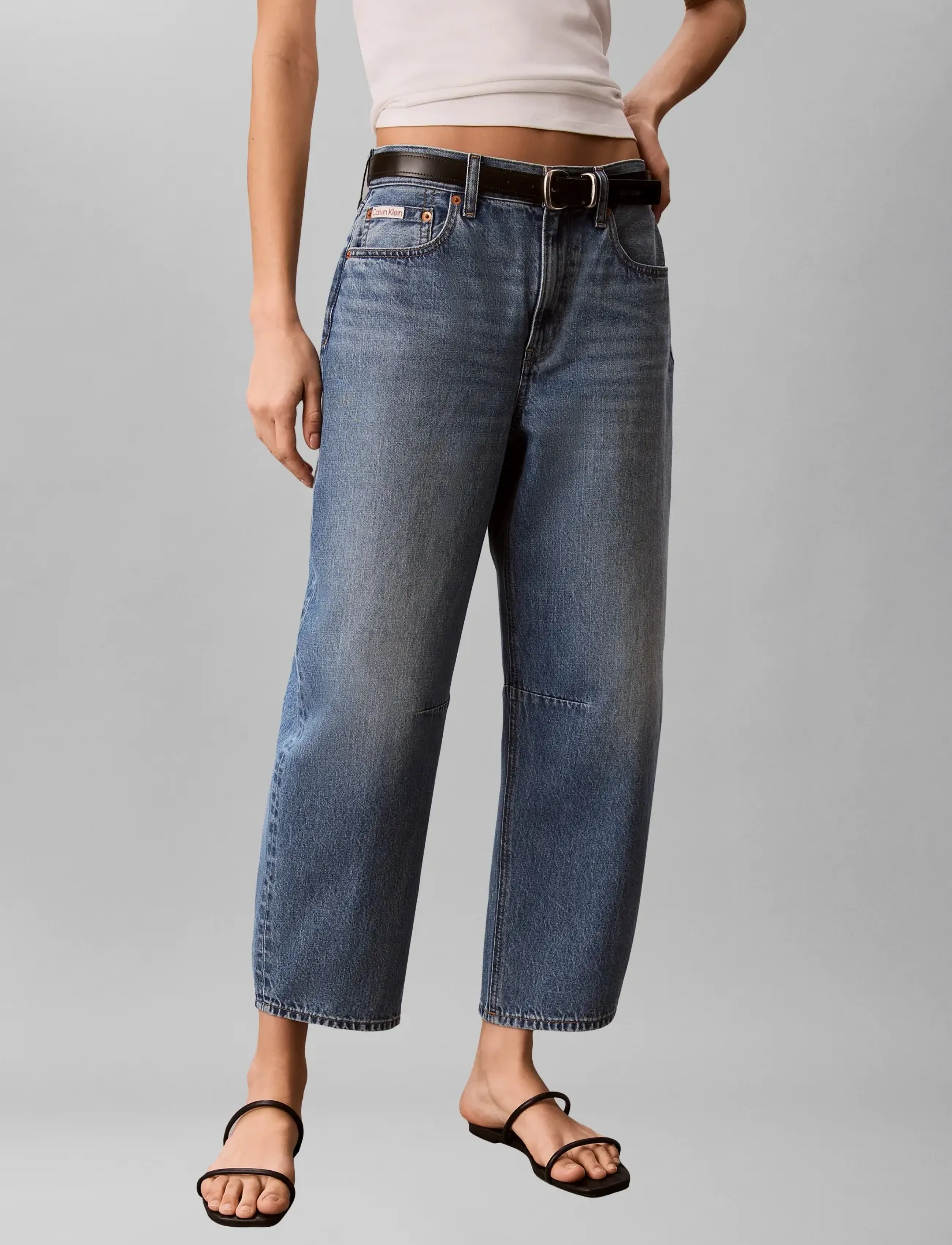 Calvin Klein Jeans Cropped Barrel Jean Tinted Airwa, 26, Jeans, Blau - Frauen