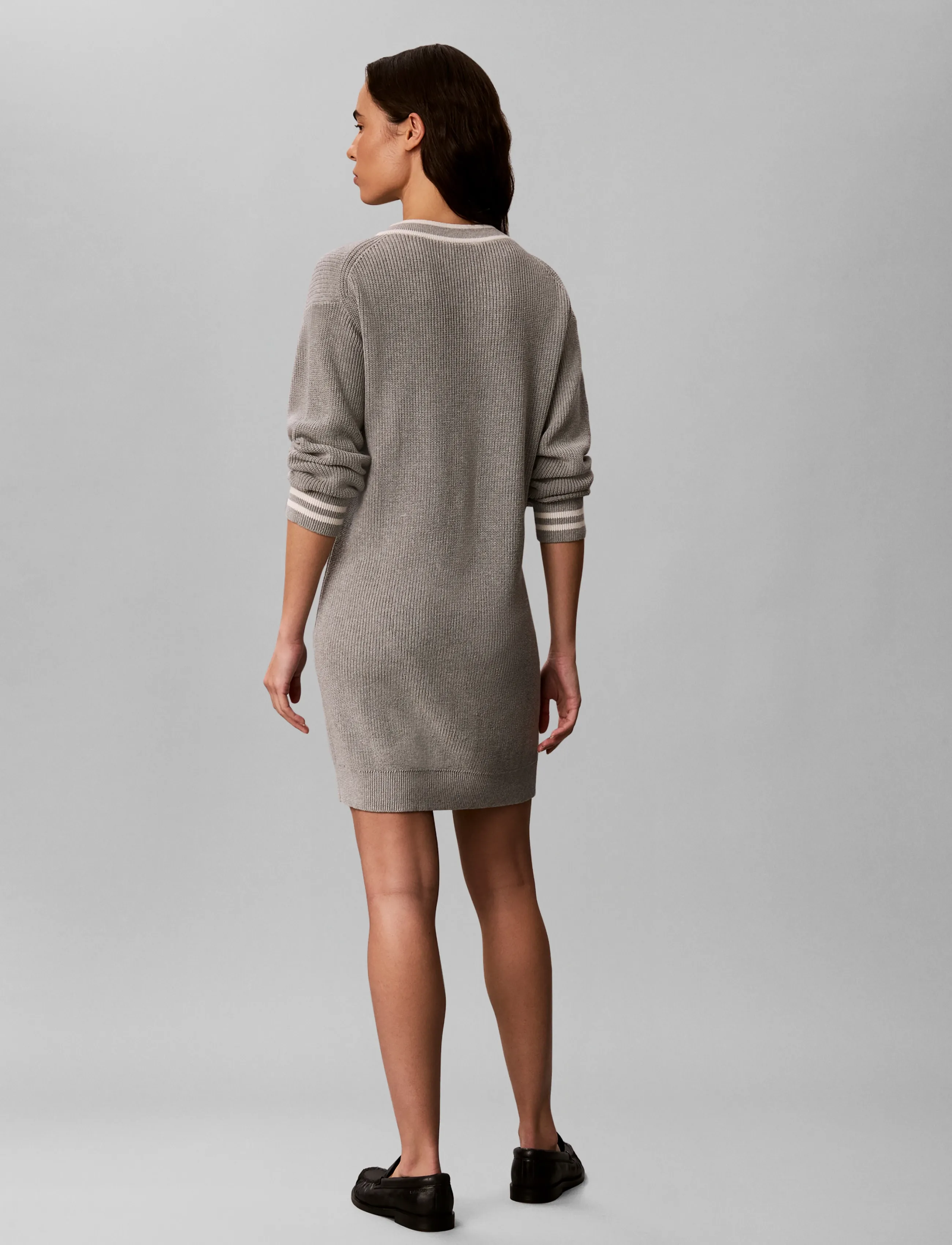 Calvin Klein Jeans - WOVEN LABEL TUNIC VNECK DRESS - strikkjoler - b10 grey heather - 2