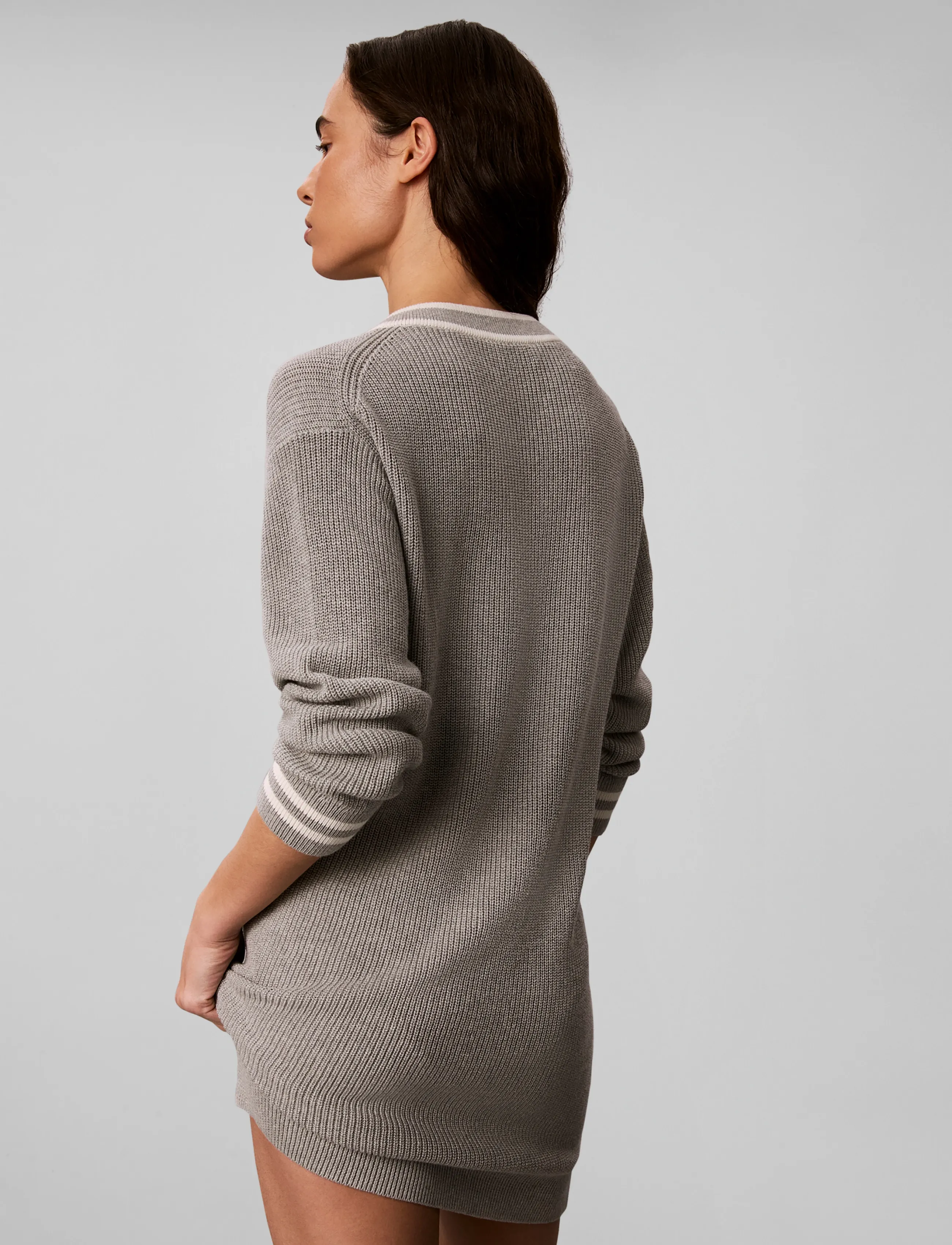 Calvin Klein Jeans - WOVEN LABEL TUNIC VNECK DRESS - strikkjoler - b10 grey heather - 5