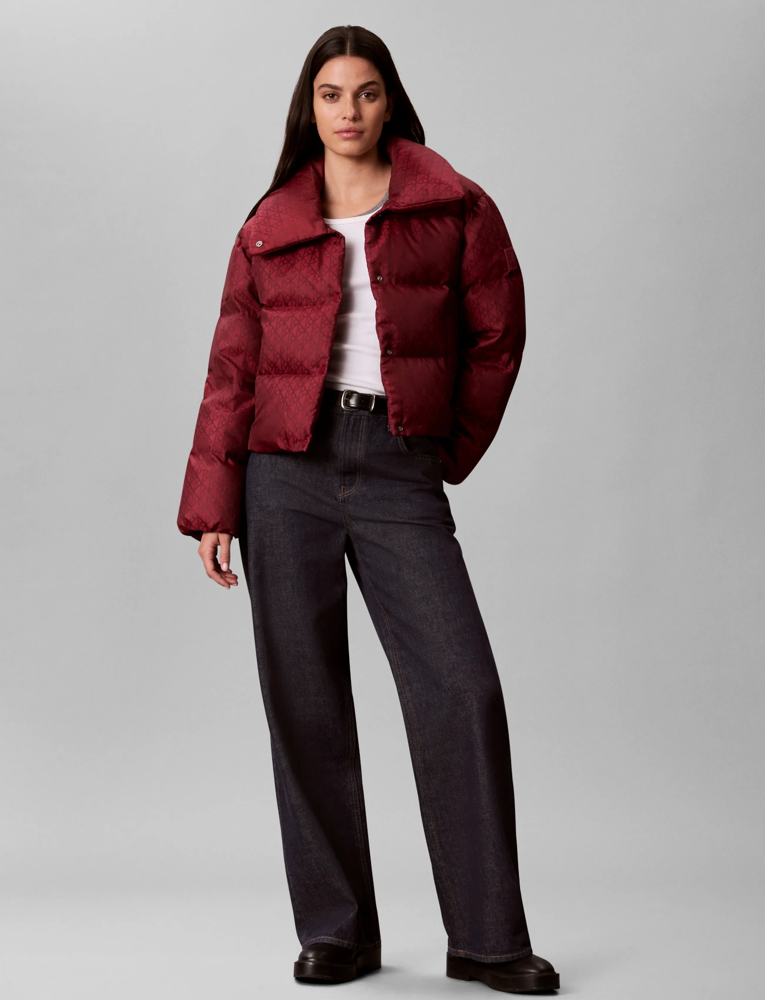 Calvin Klein Jeans AOP JACQUARD SHORT DOWN PUFFER - Calvin Klein Jeans - RHODODENDRON CK EMBLEM JACQUARD / burgundy