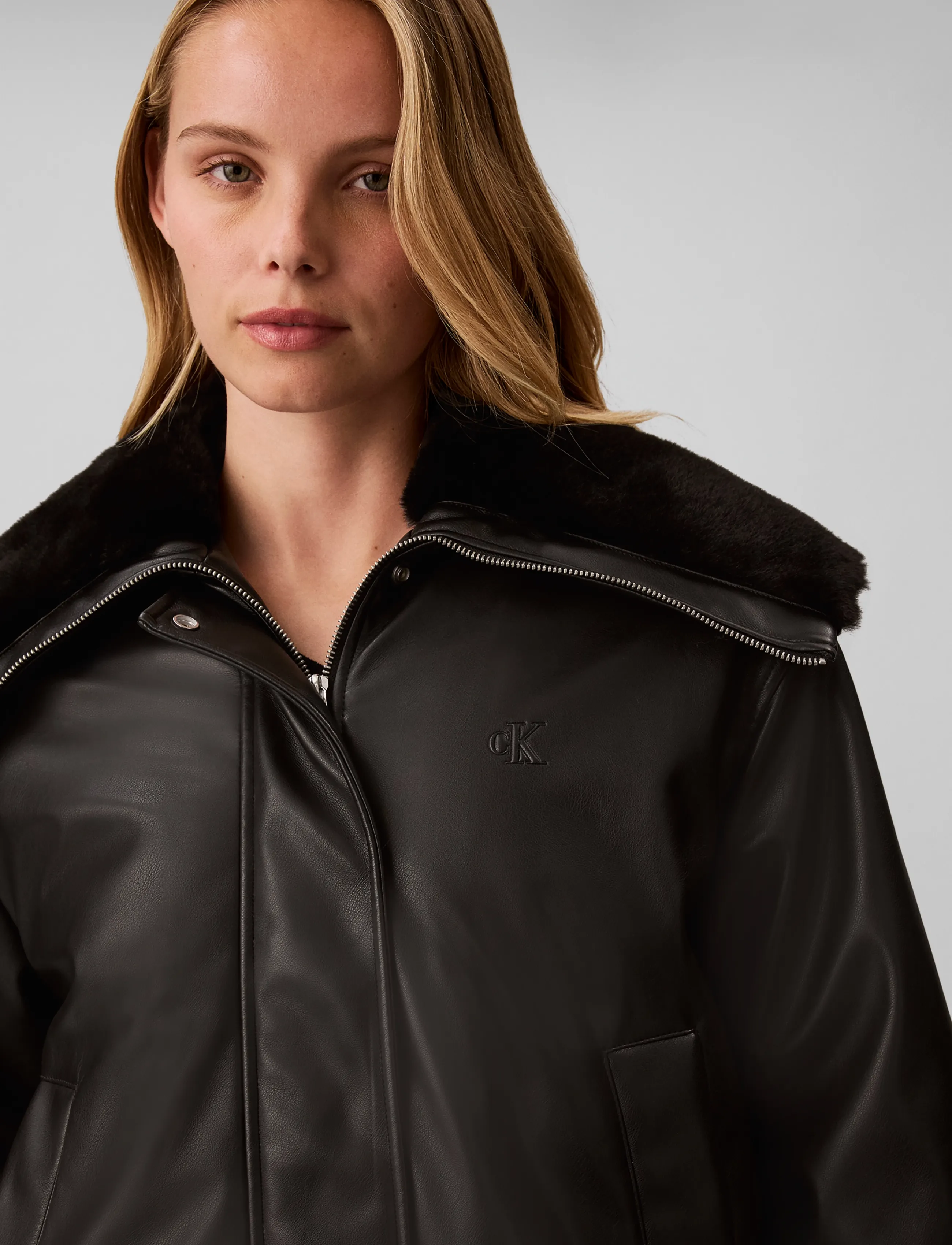 Calvin Klein Jeans - FAUX LEATHER SHORT FILLED BOMBER - black - 4